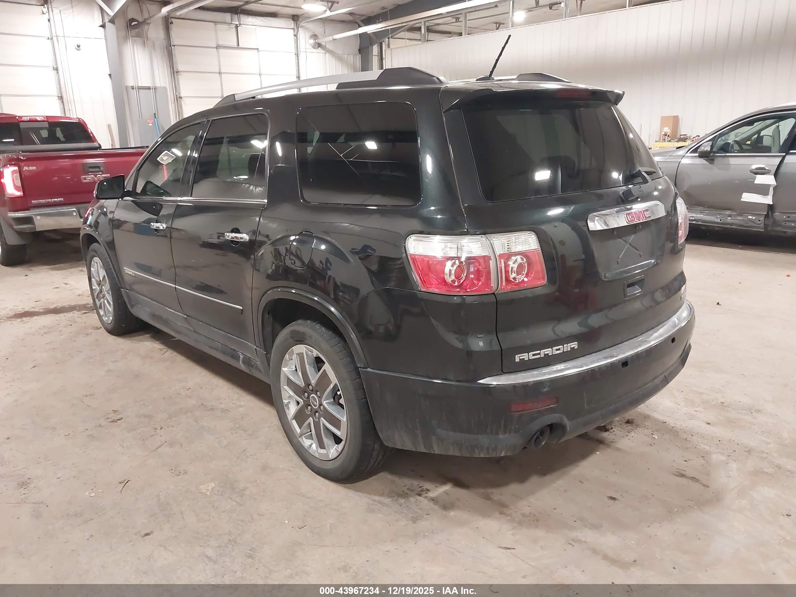 GMC ACADIA image 3