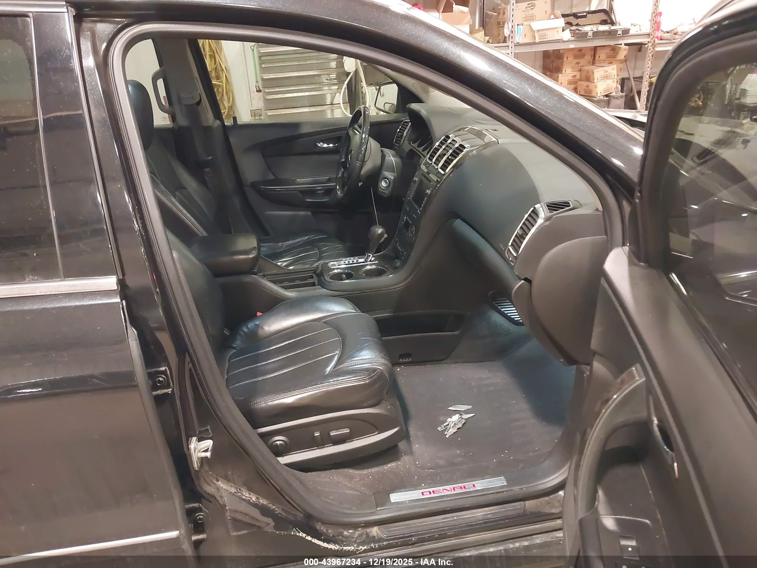 GMC ACADIA image 5