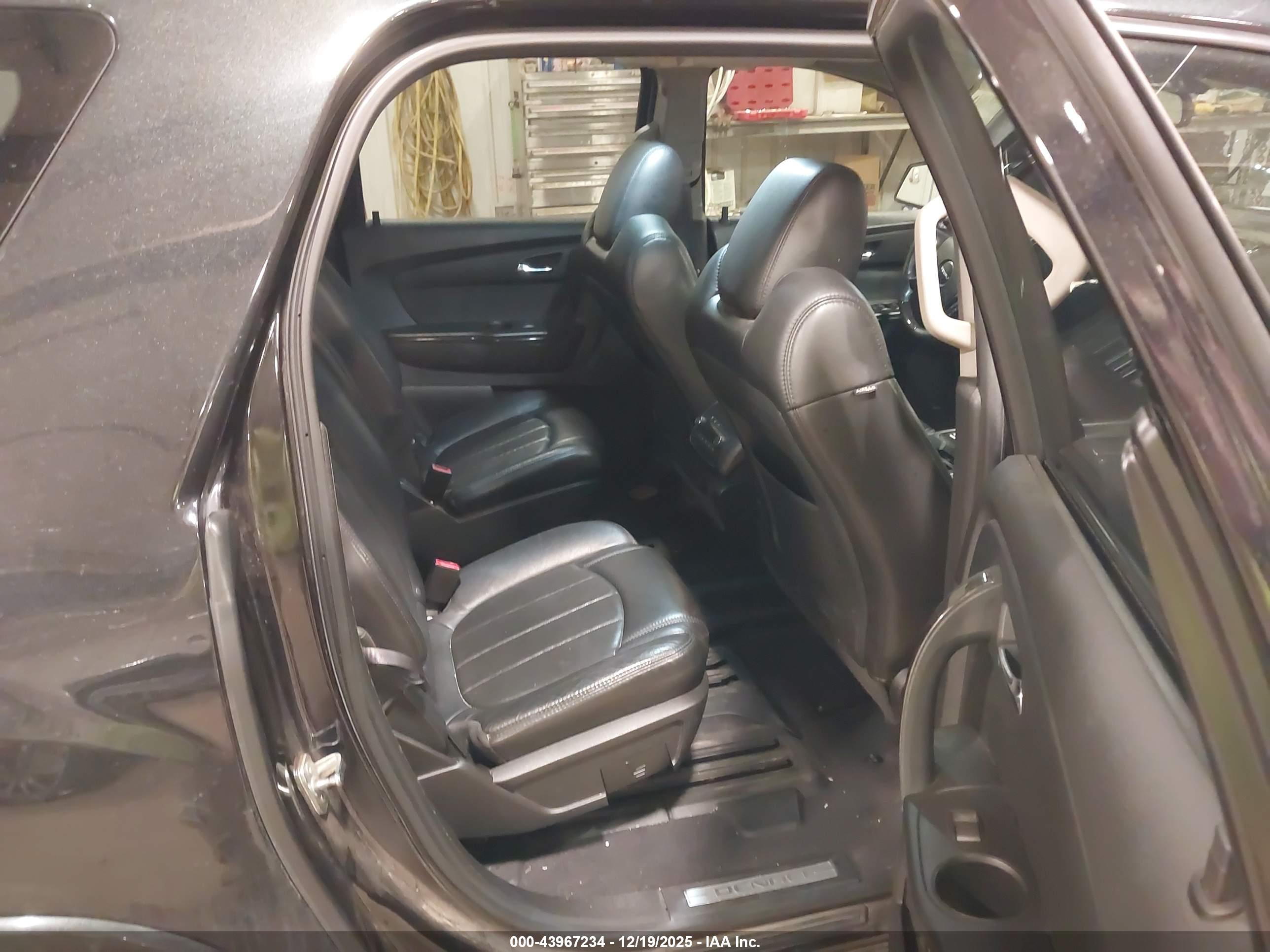 GMC ACADIA image 8