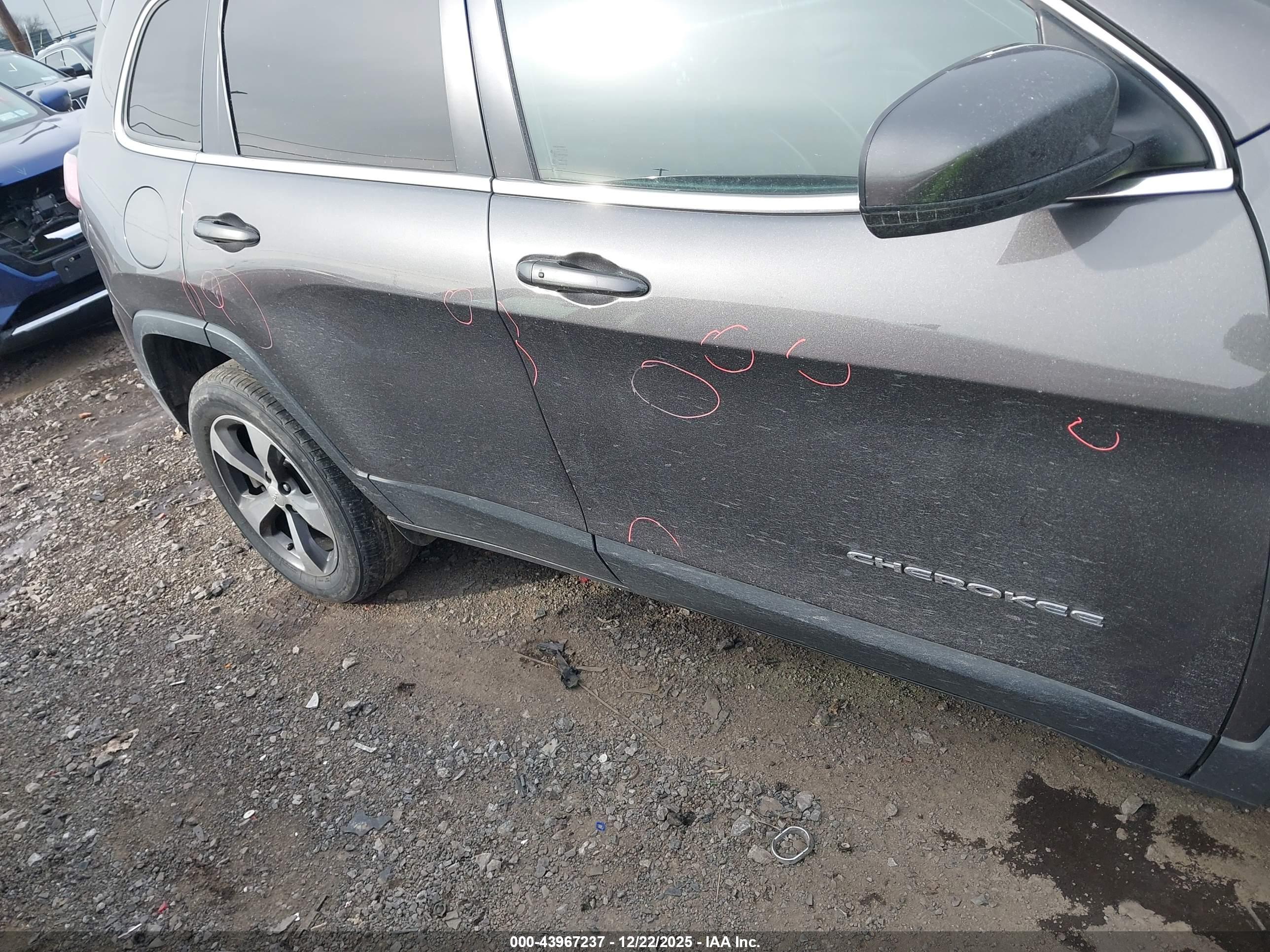 JEEP CHEROKEE image 6