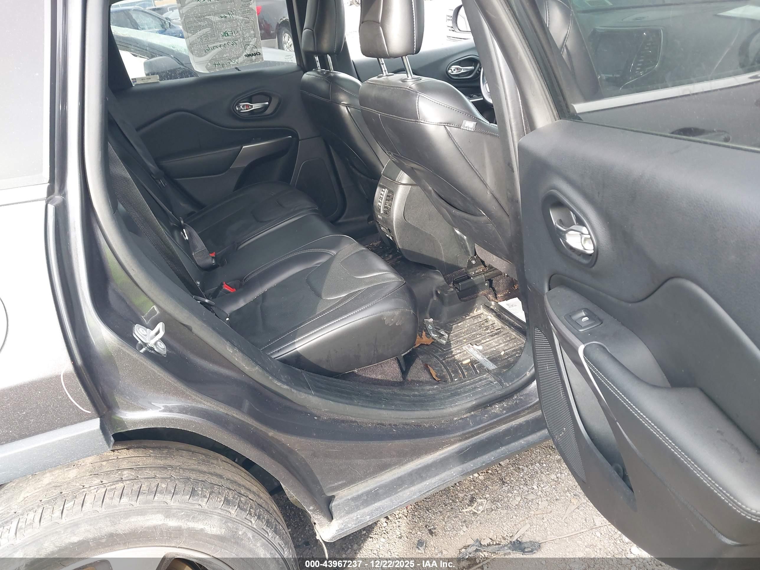 JEEP CHEROKEE image 8