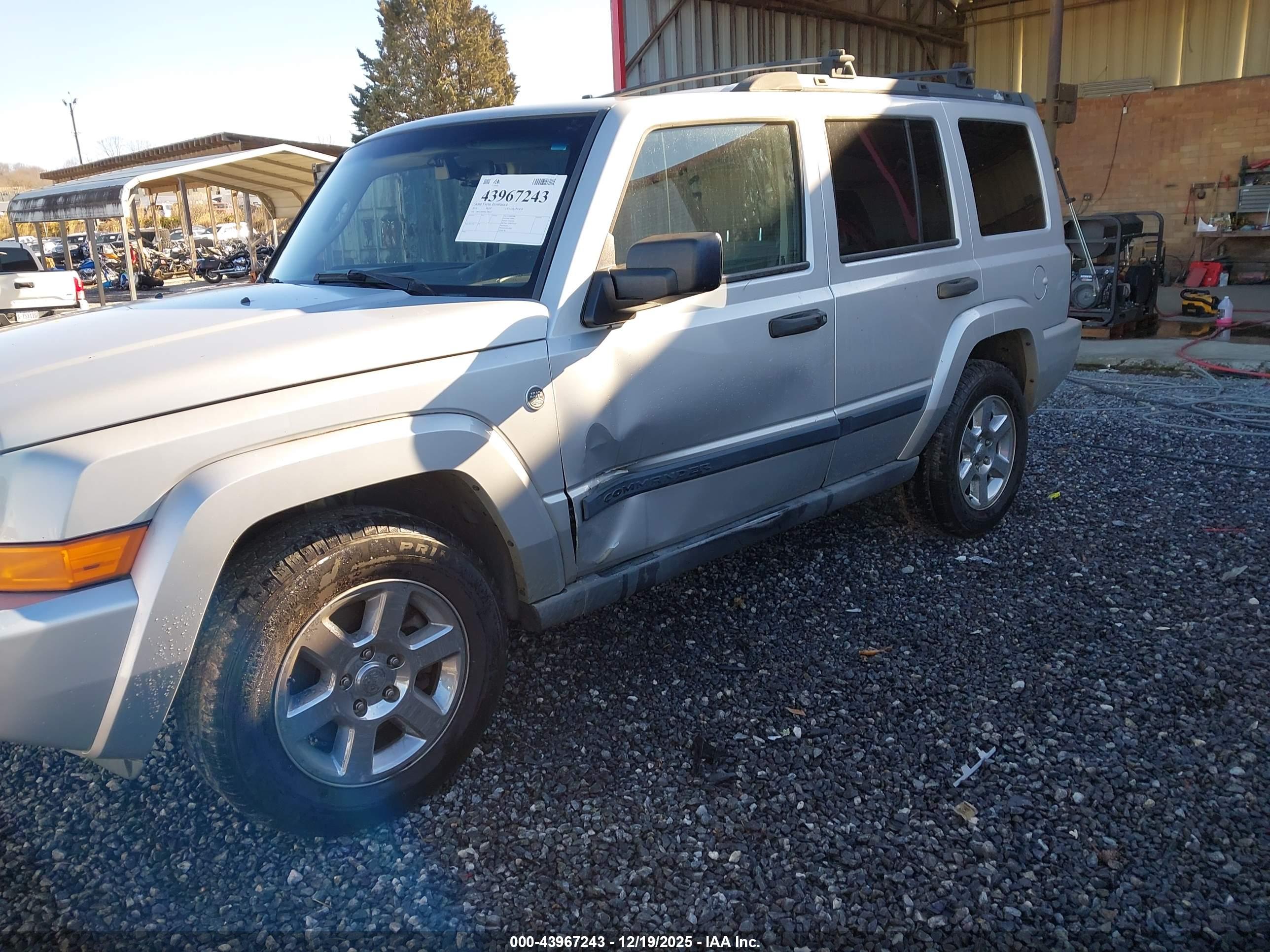 JEEP COMMANDER image 6