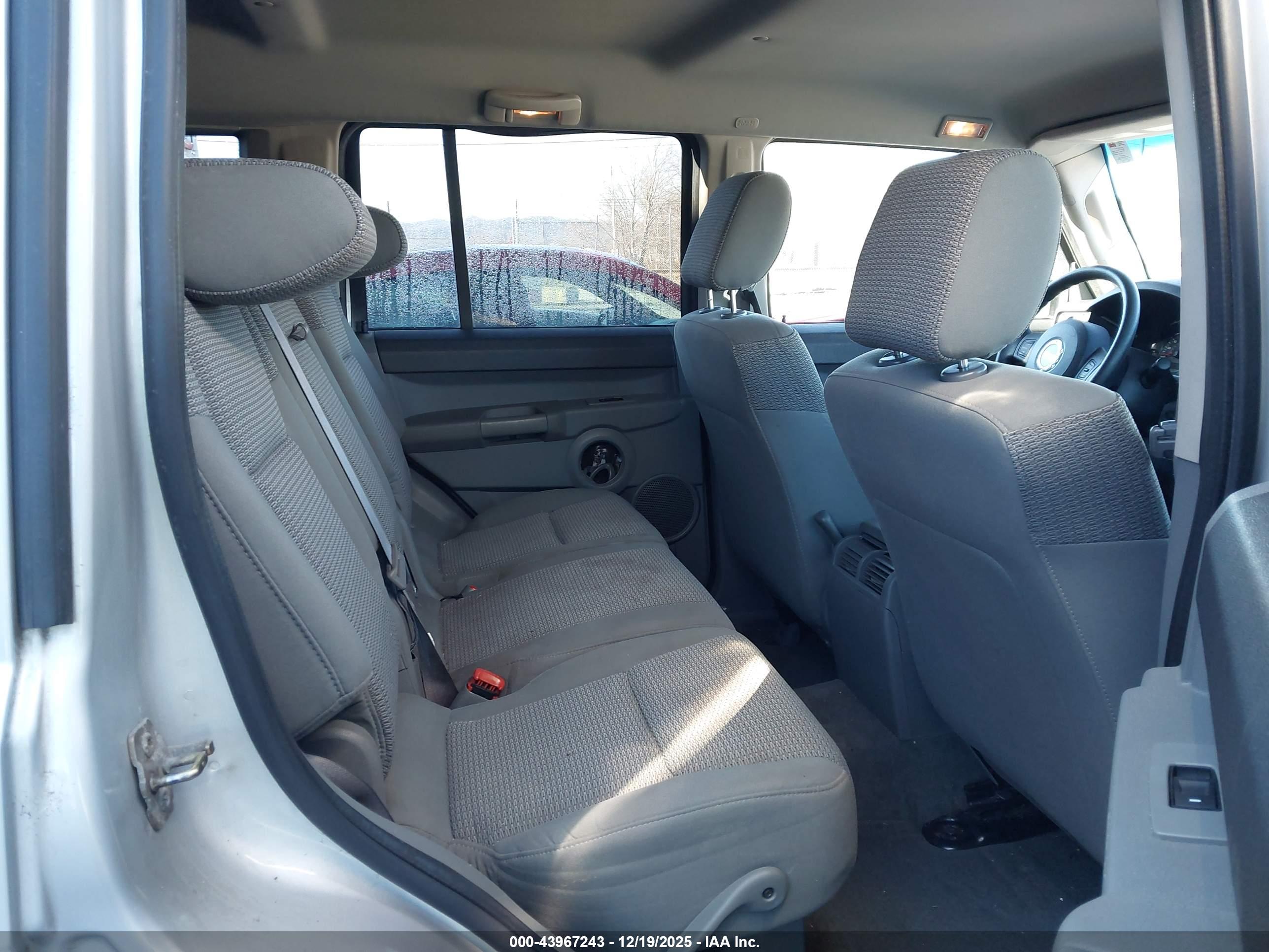JEEP COMMANDER image 8