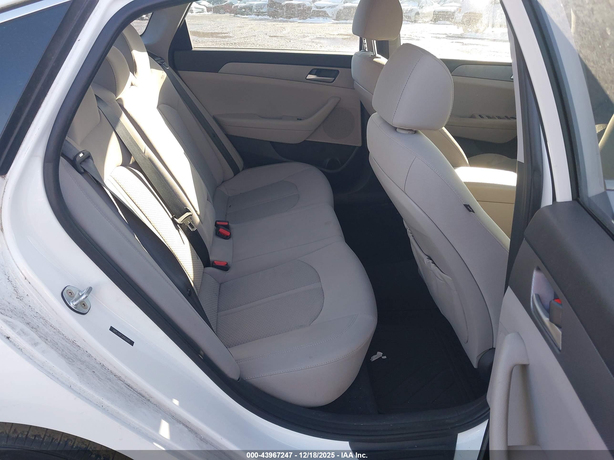 HYUNDAI SONATA image 8