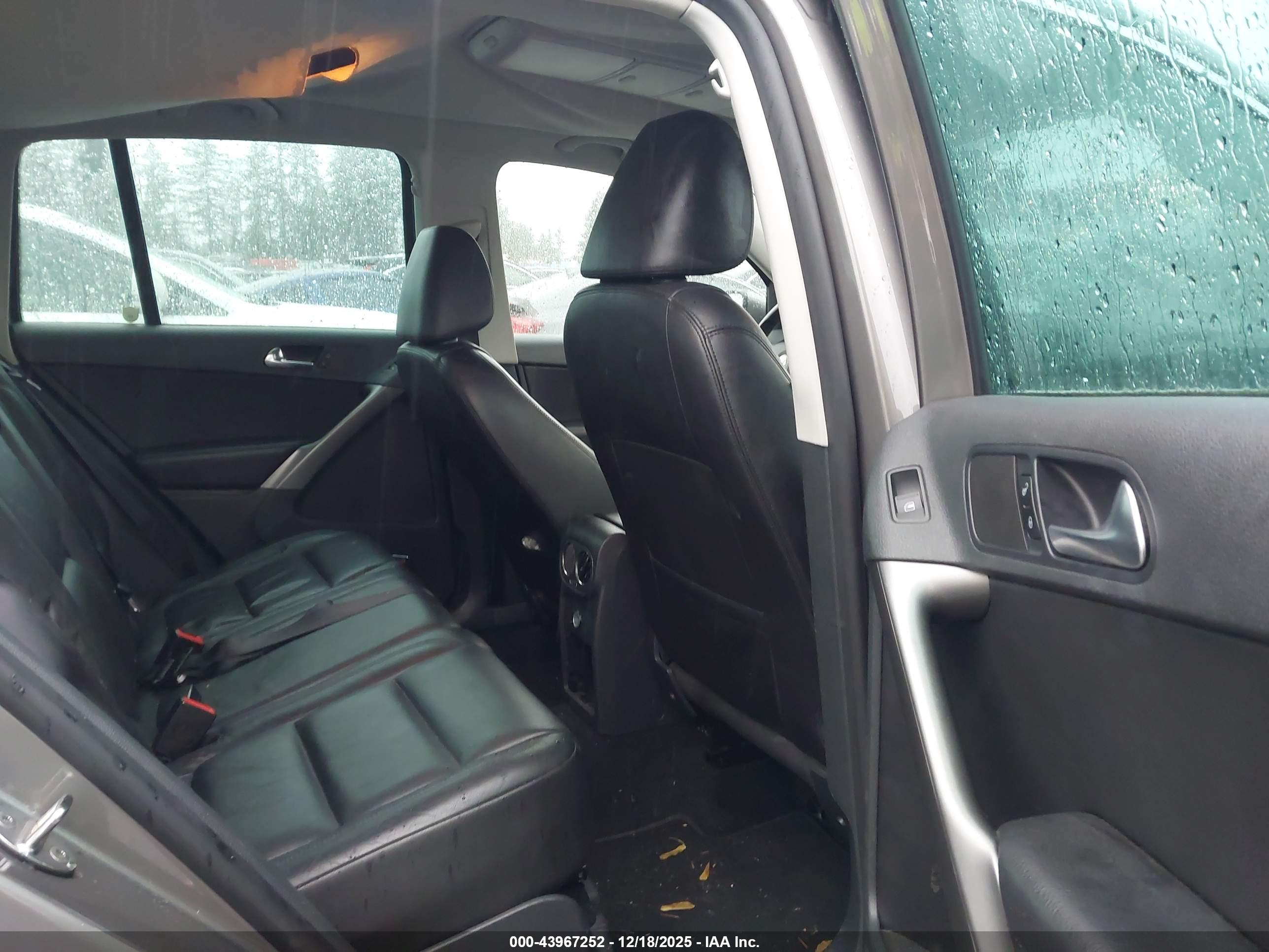 VOLKSWAGEN TIGUAN image 8
