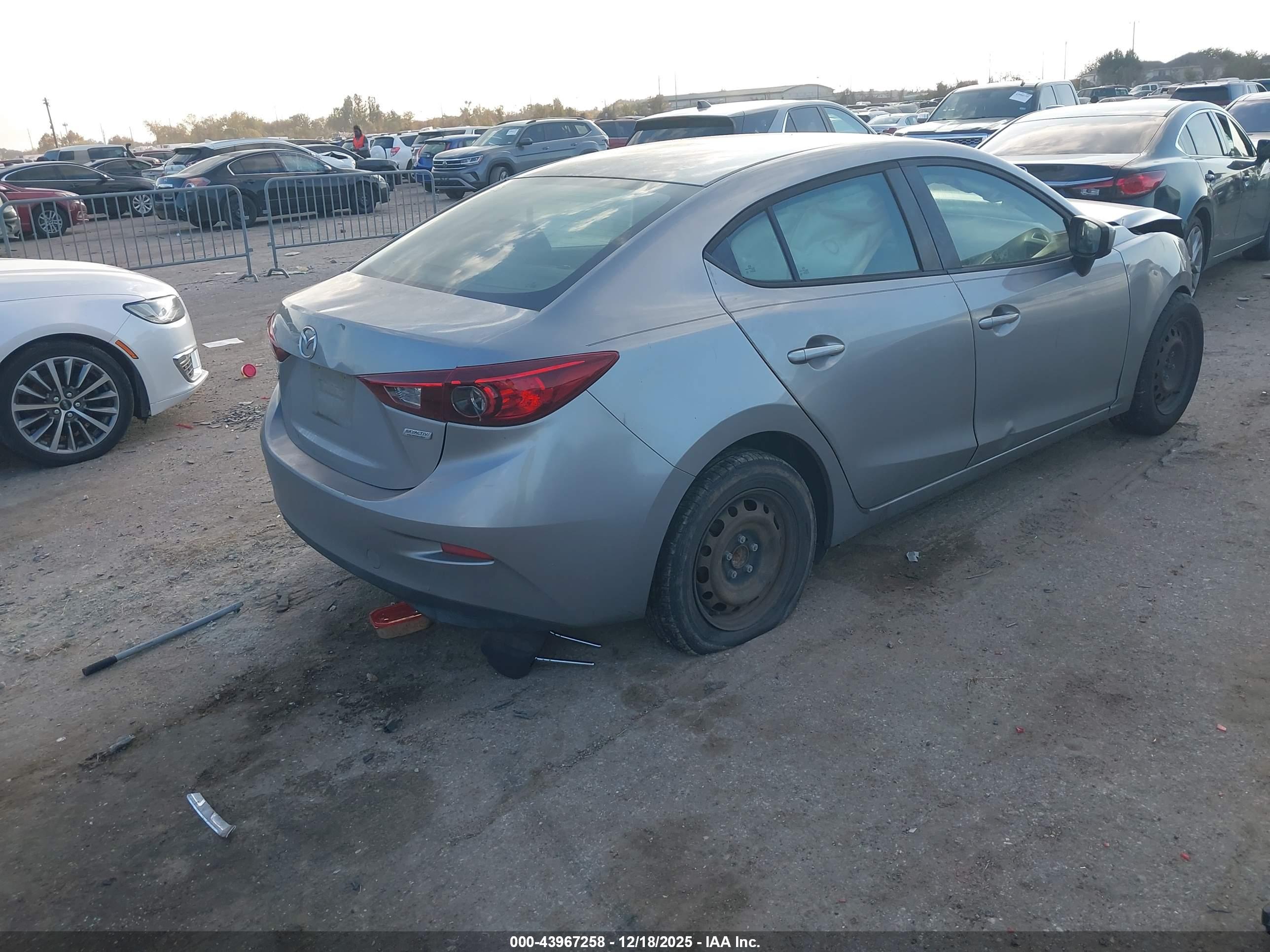 MAZDA MAZDA3 image 4