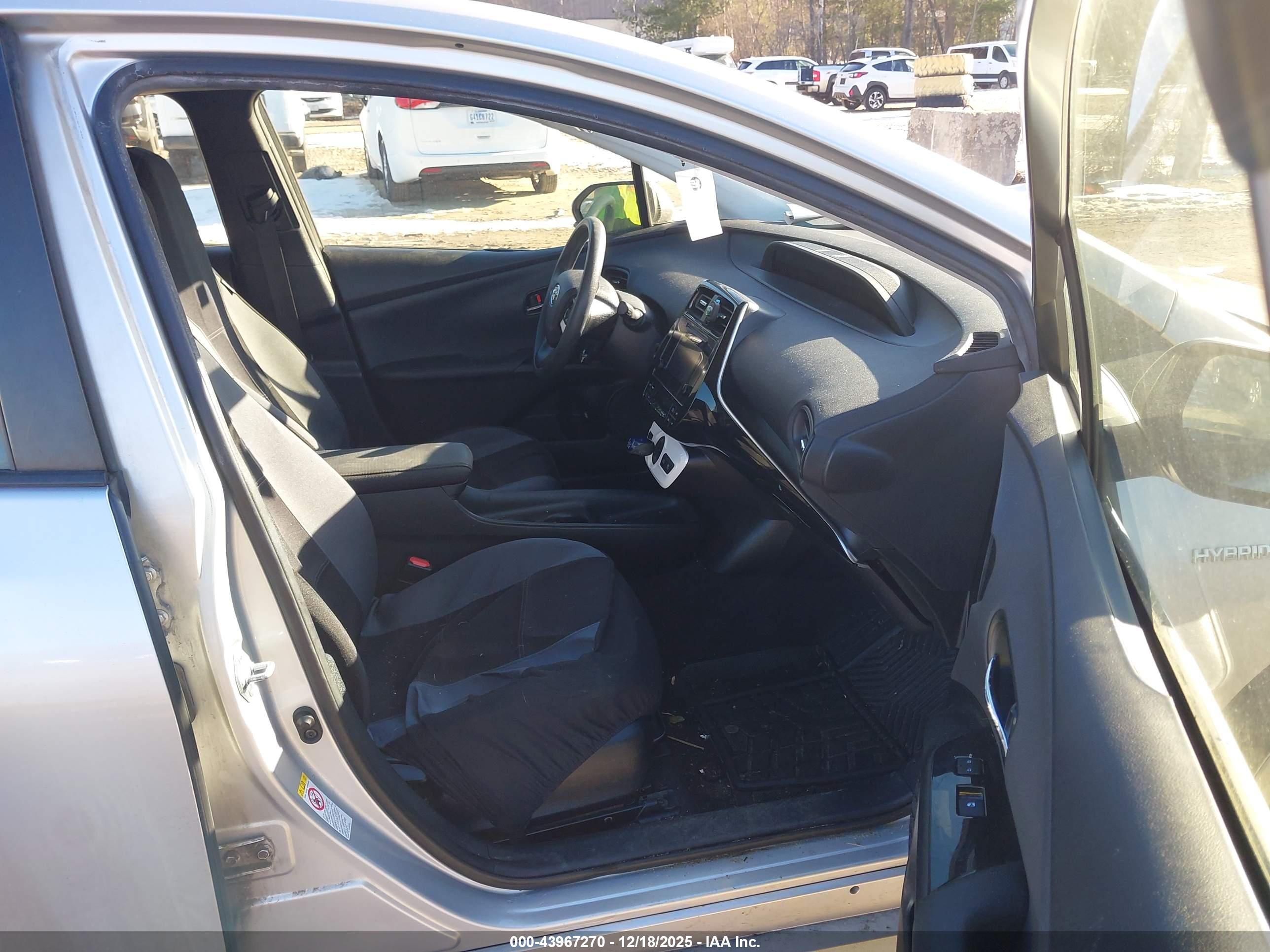 TOYOTA PRIUS image 5