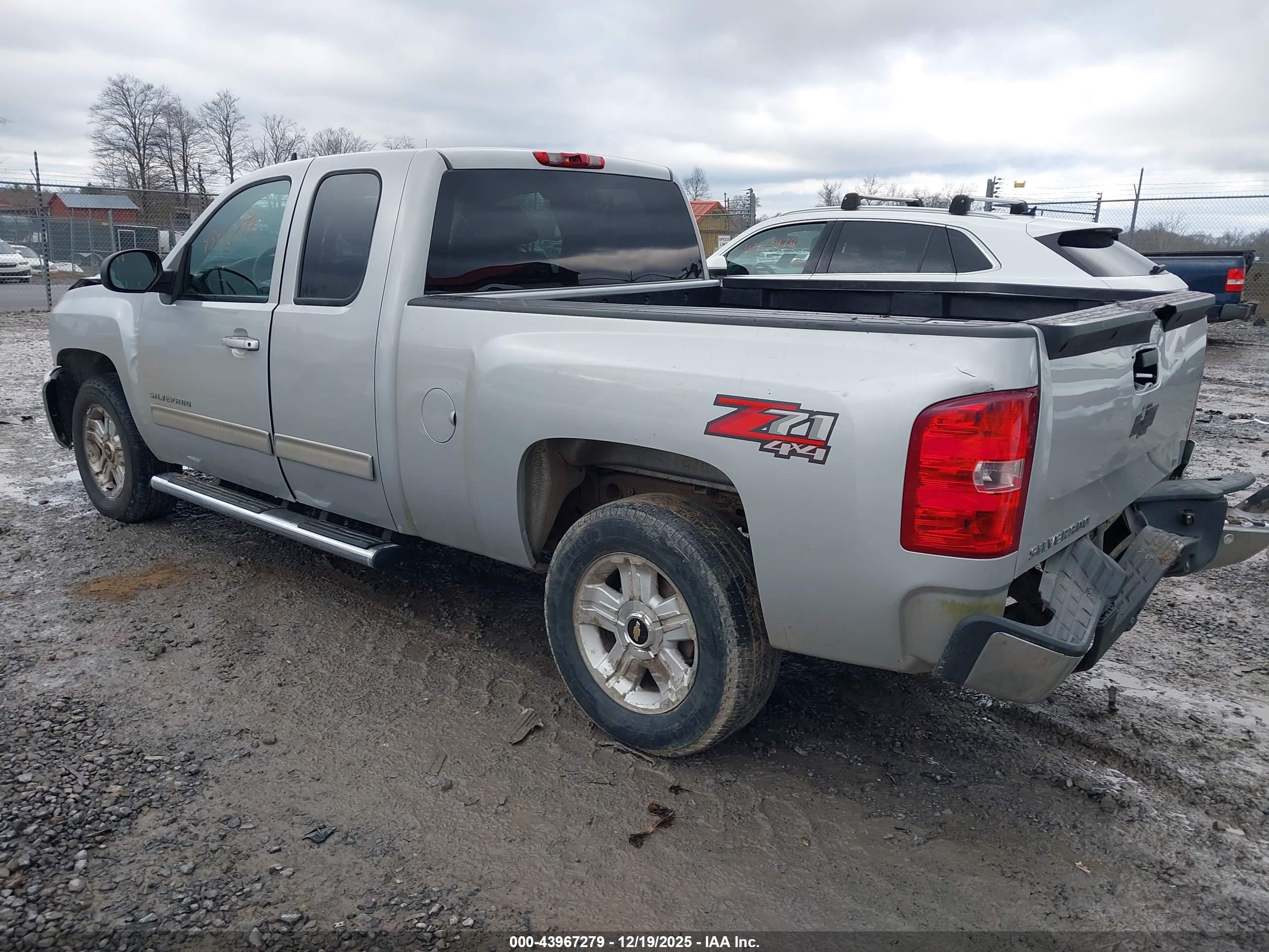 CHEVROLET SILVERADO image 3