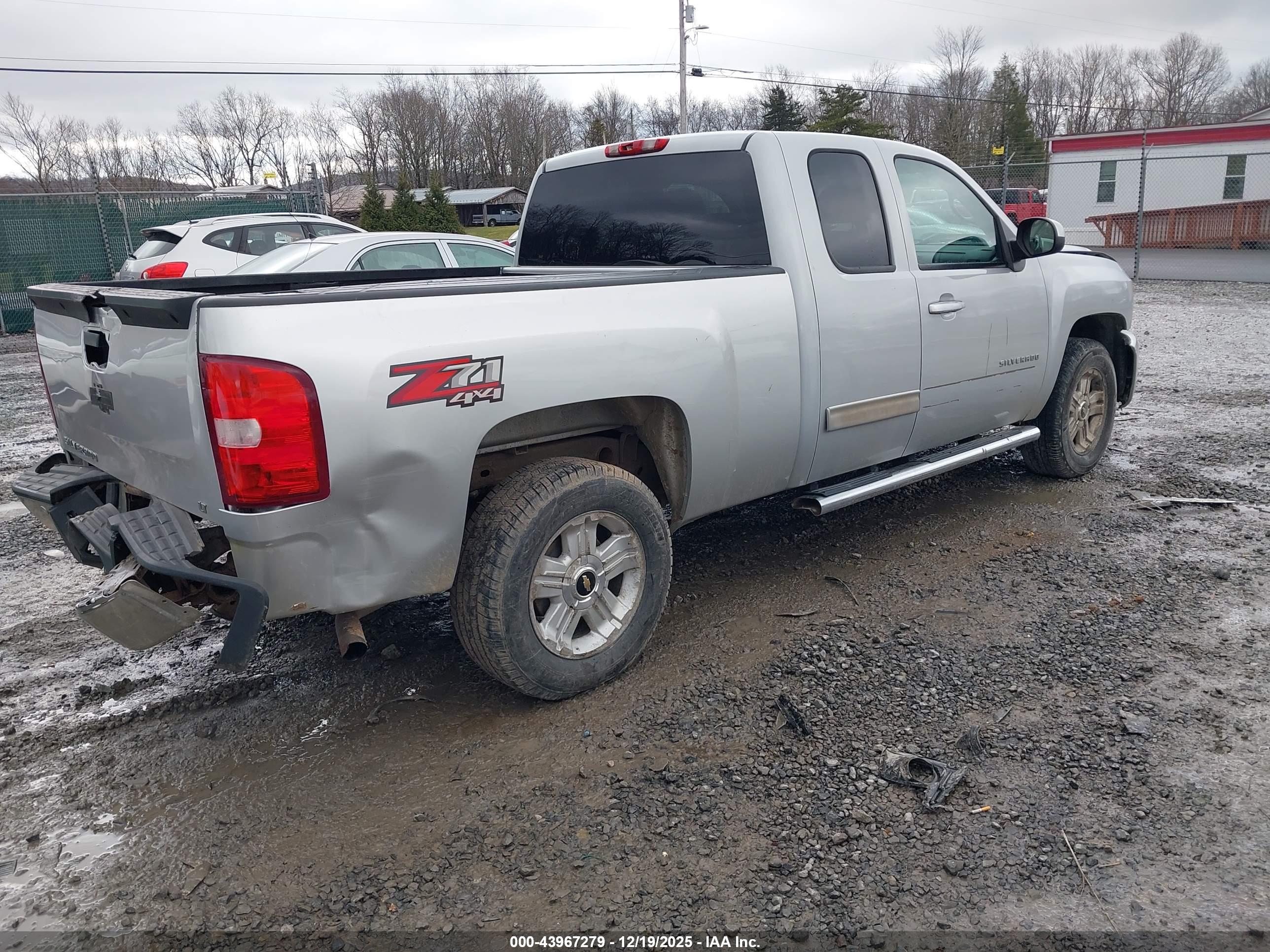 CHEVROLET SILVERADO image 4