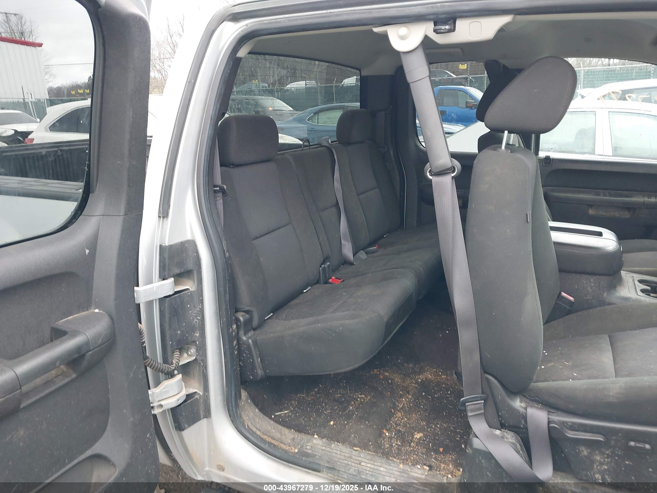 CHEVROLET SILVERADO image 8
