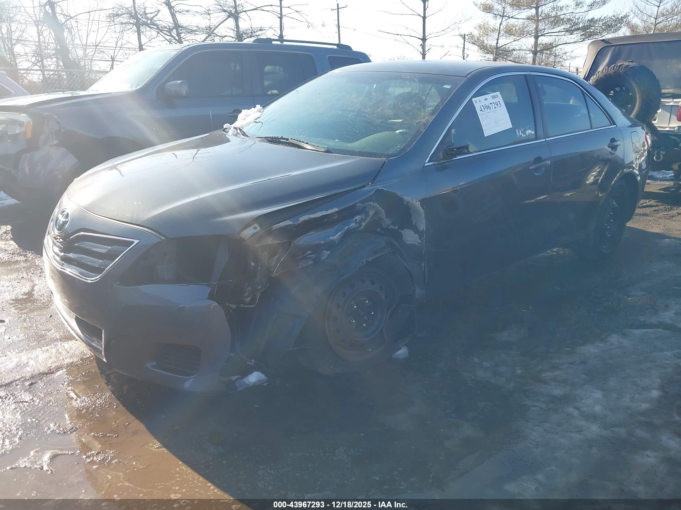TOYOTA CAMRY image 2