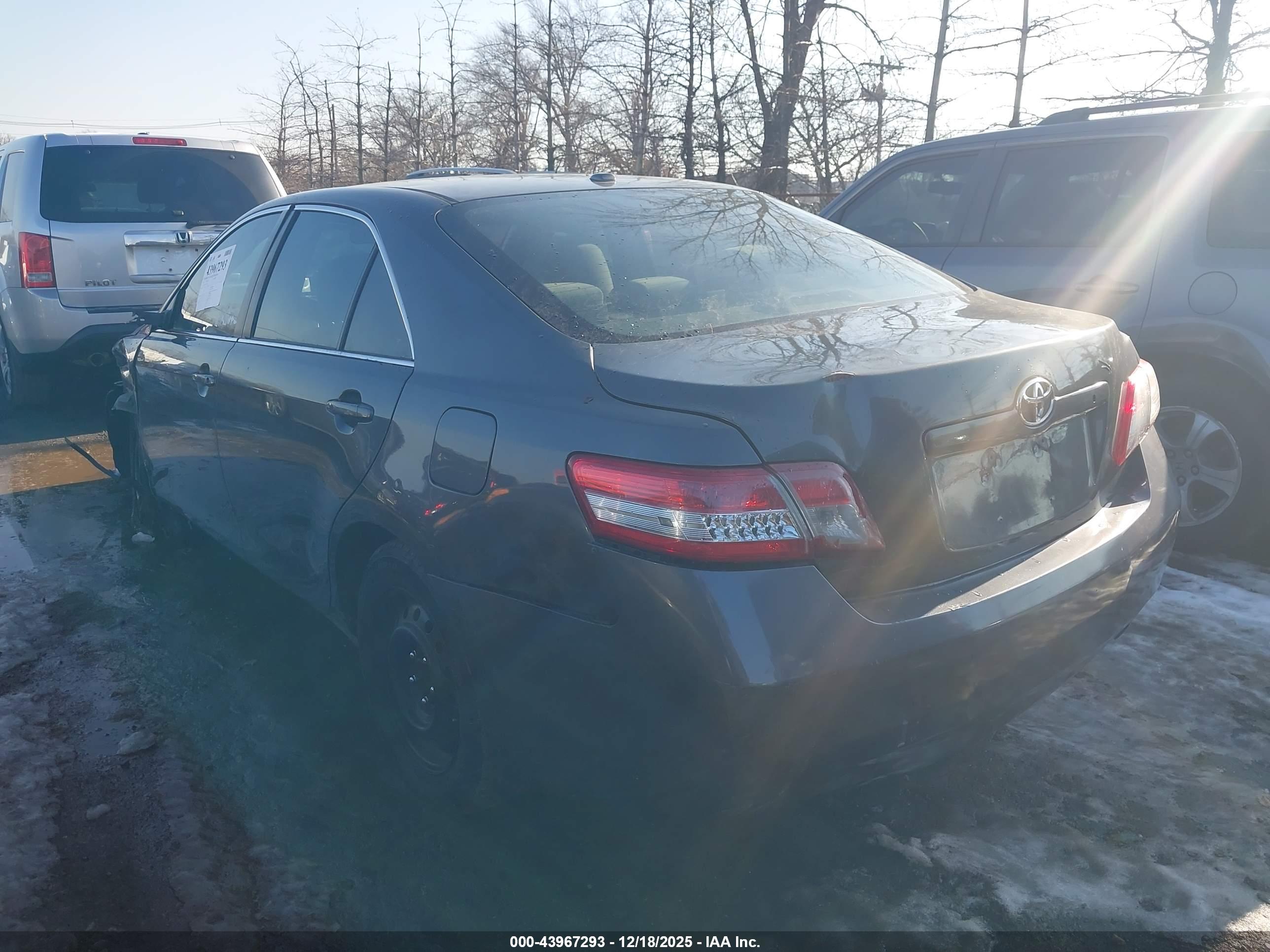 TOYOTA CAMRY image 3