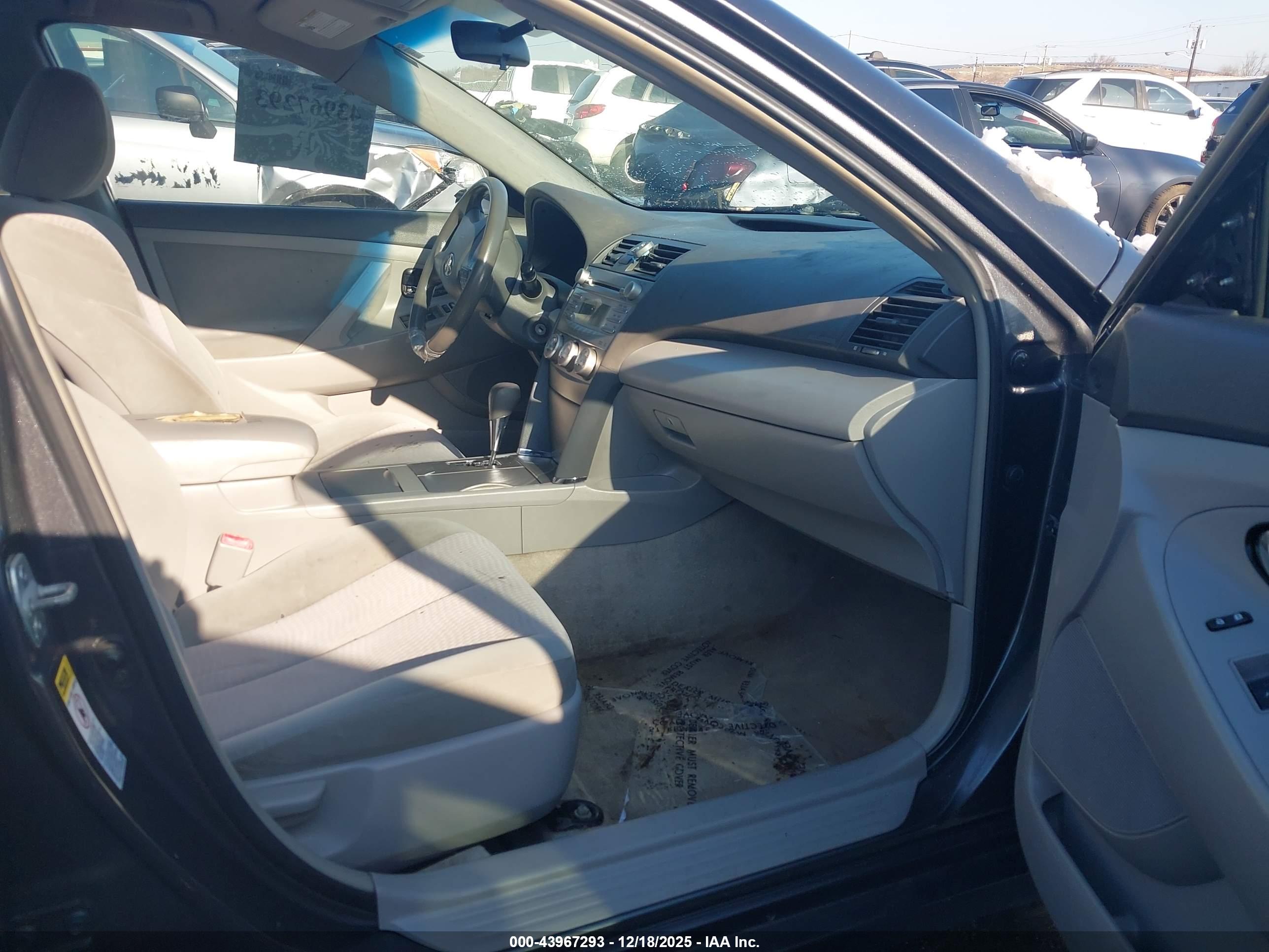 TOYOTA CAMRY image 5