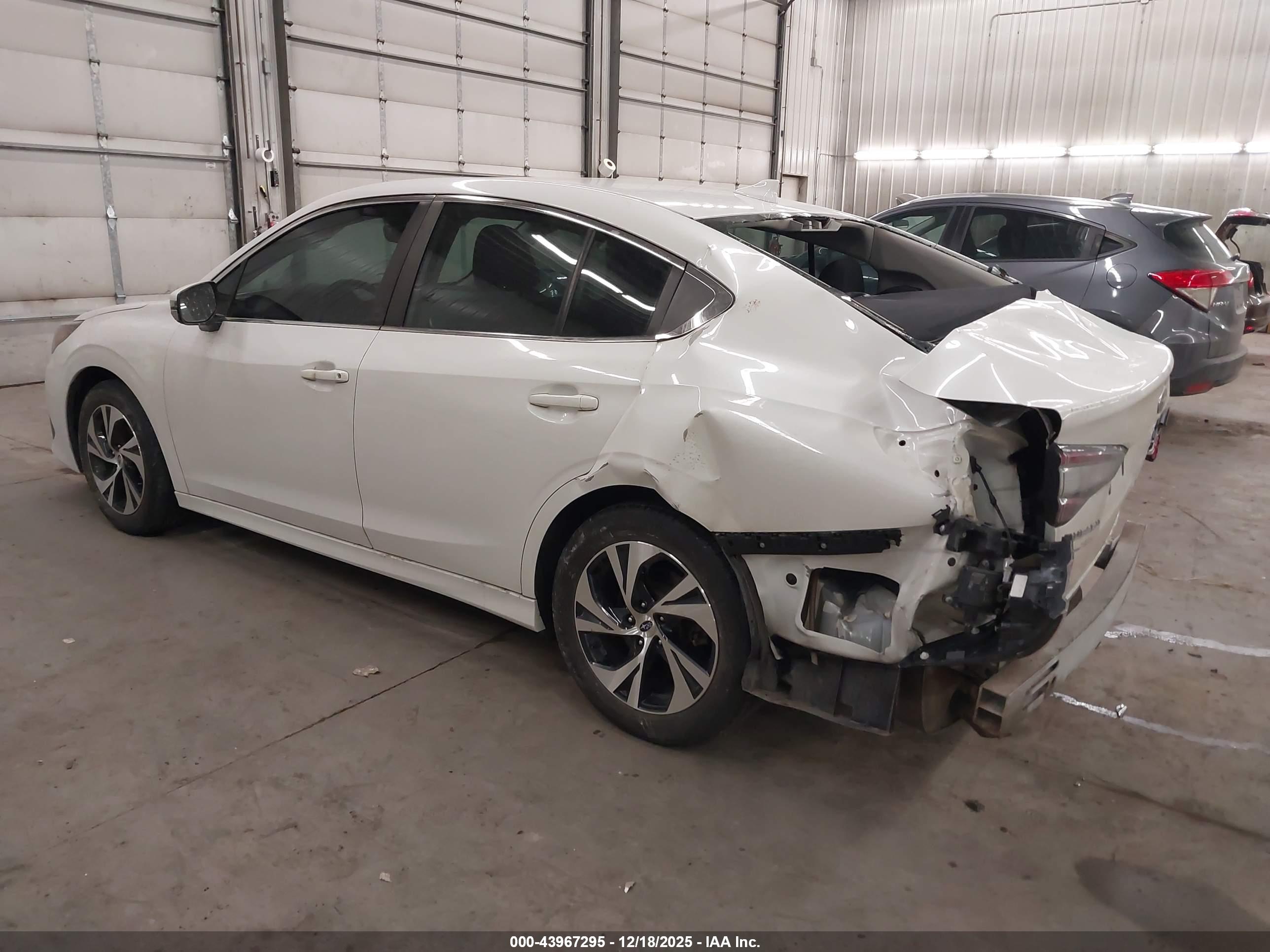SUBARU LEGACY image 3