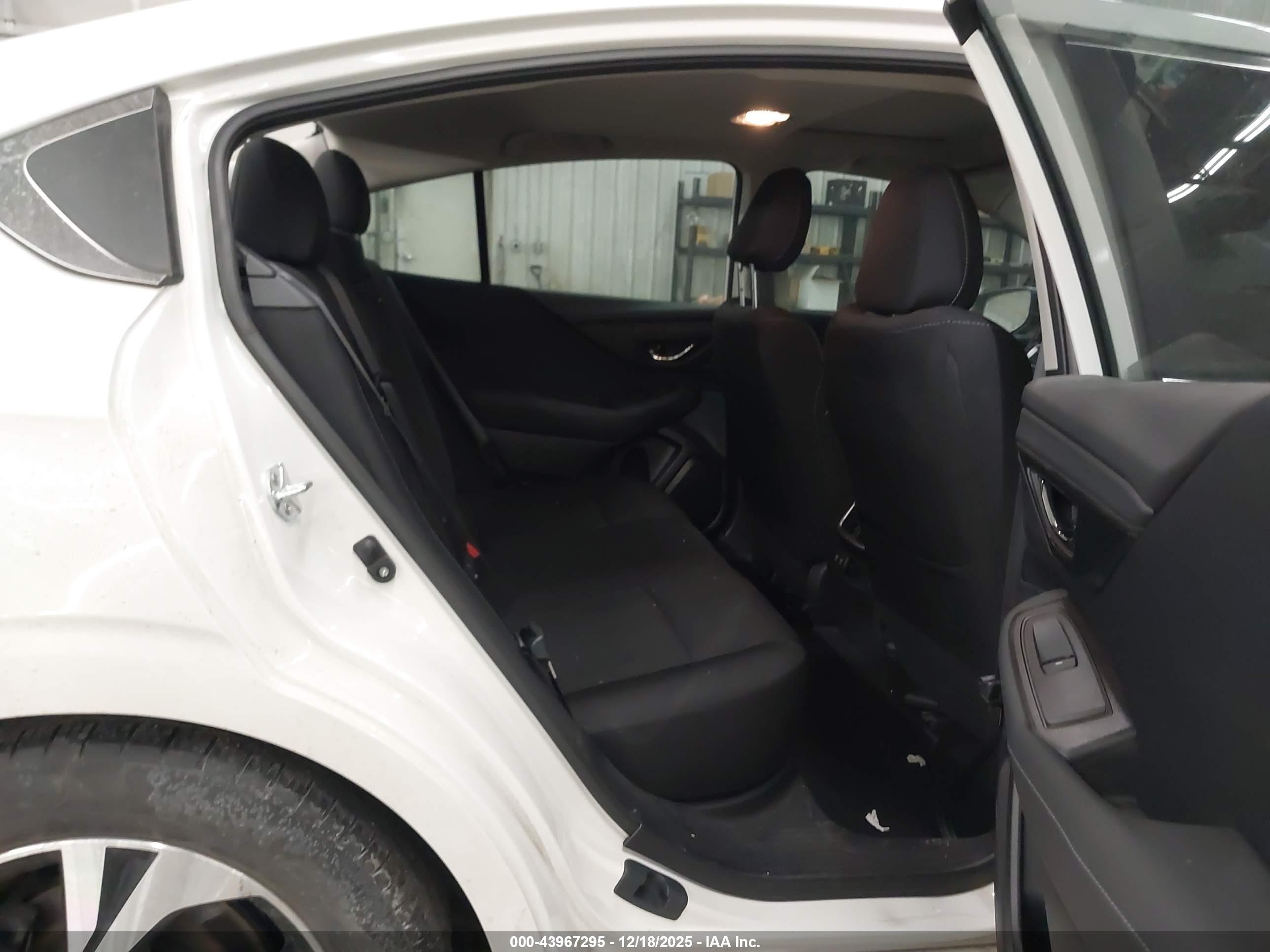 SUBARU LEGACY image 8