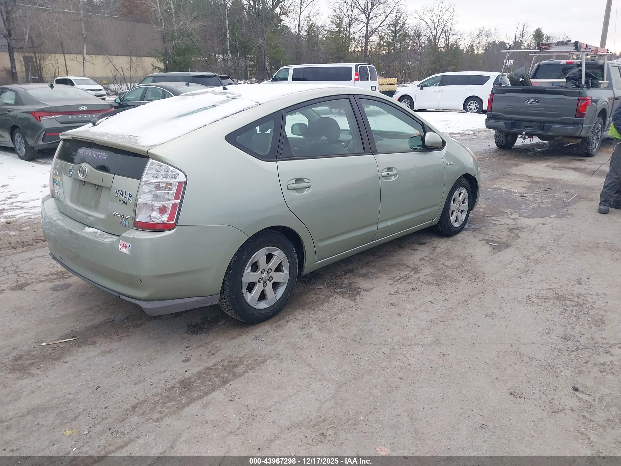TOYOTA PRIUS image 4