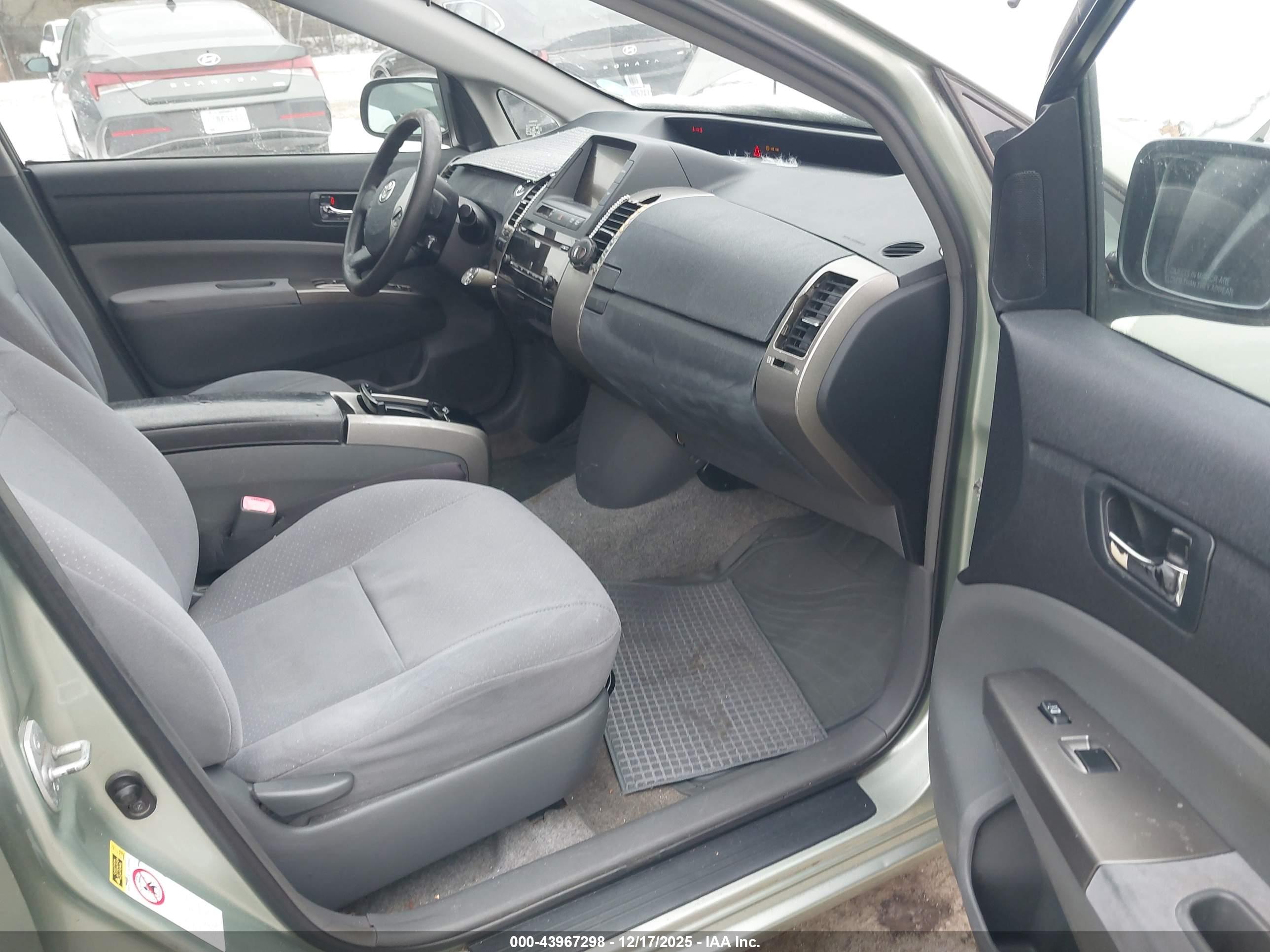 TOYOTA PRIUS image 5