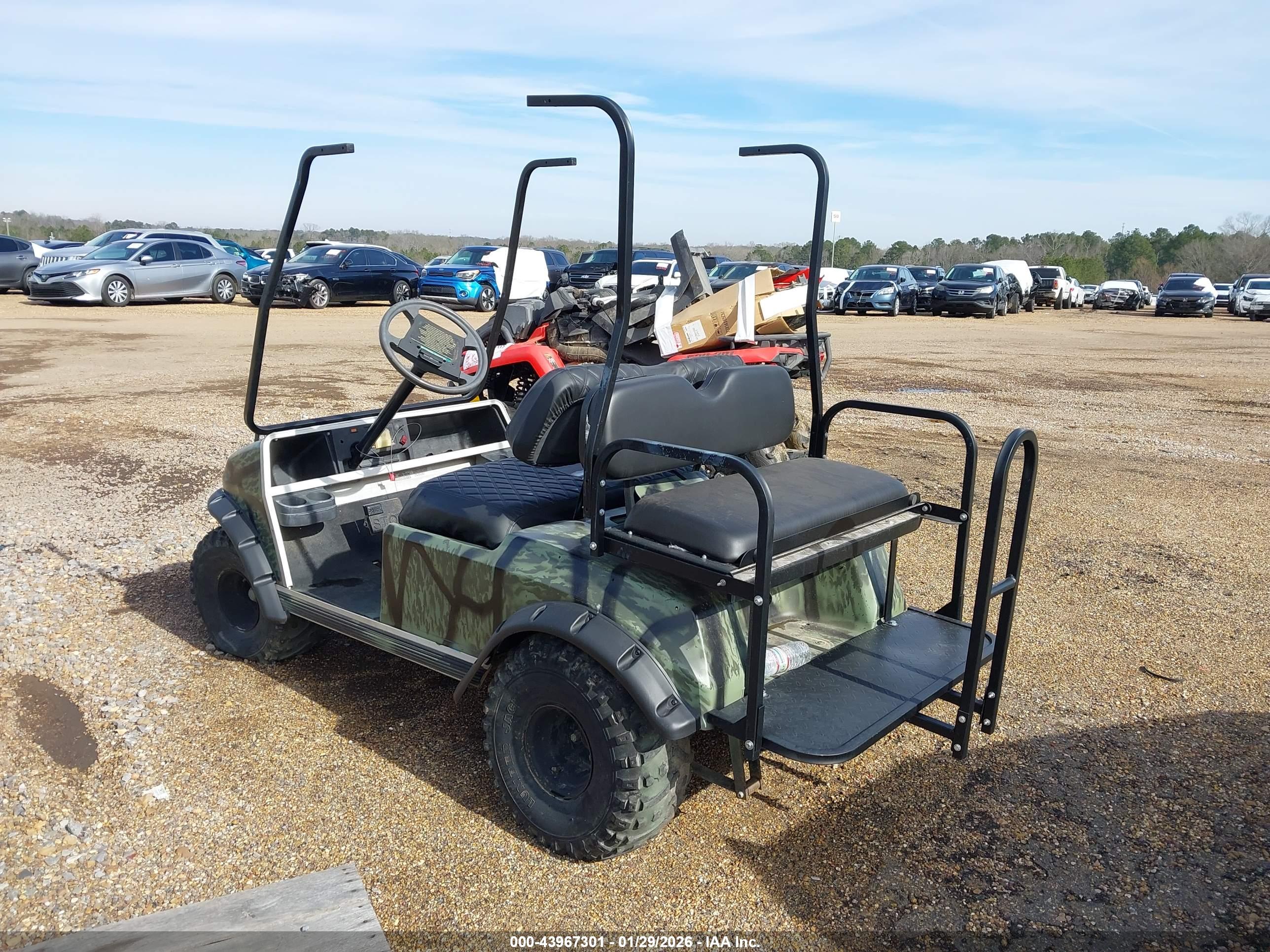 CLUB CAR image 3