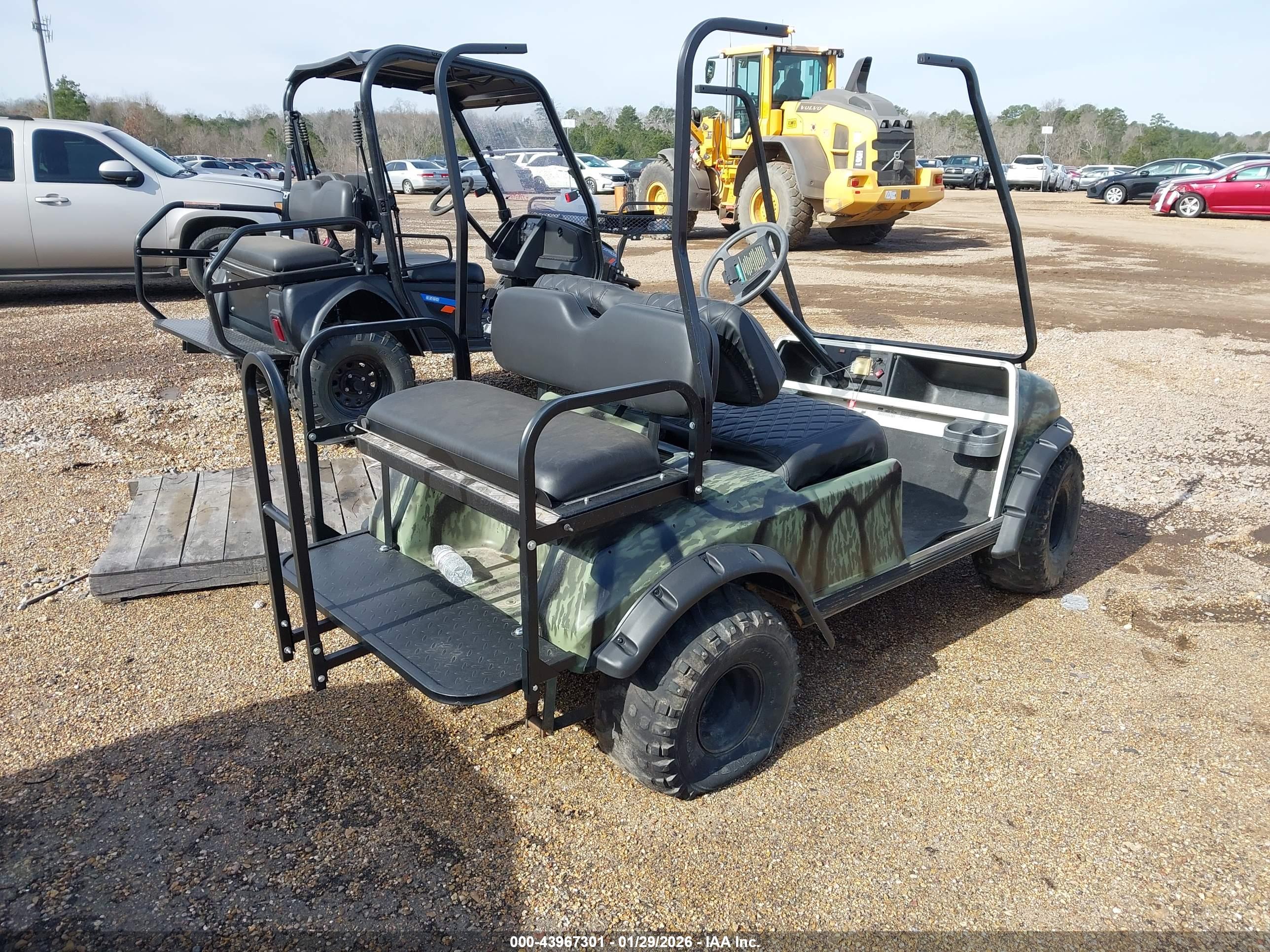 CLUB CAR image 4