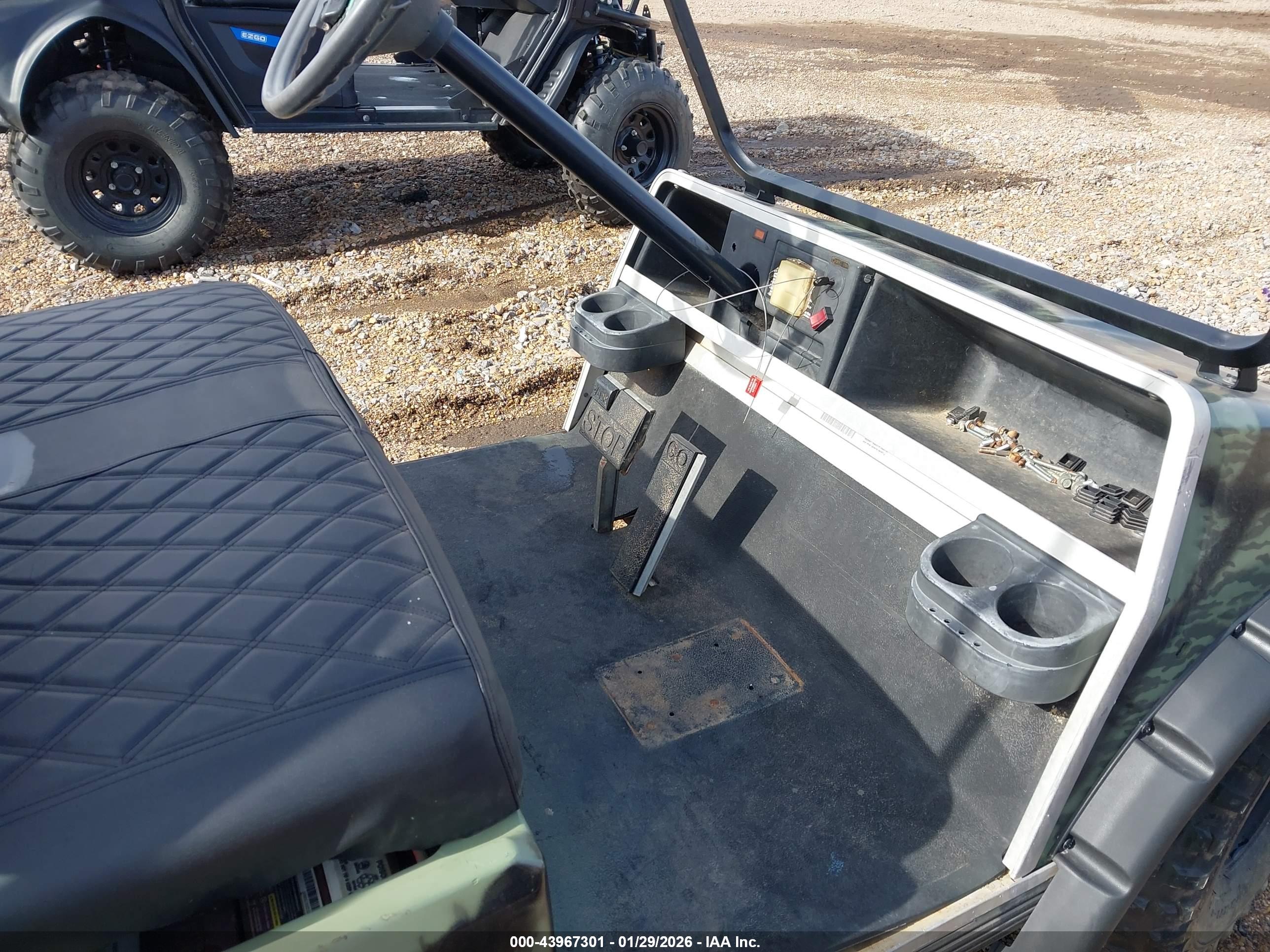 CLUB CAR image 5