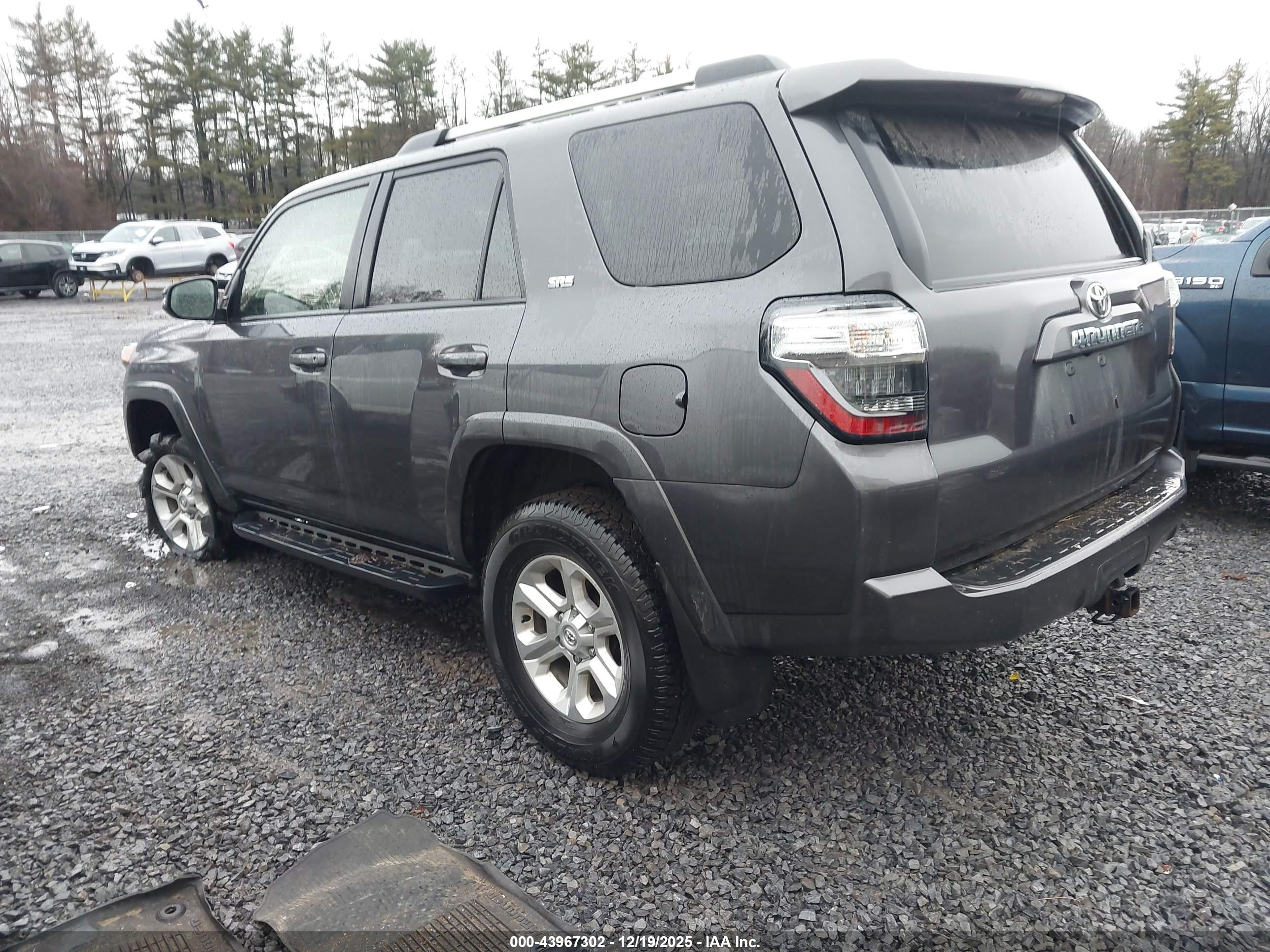 TOYOTA 4RUNNER image 3
