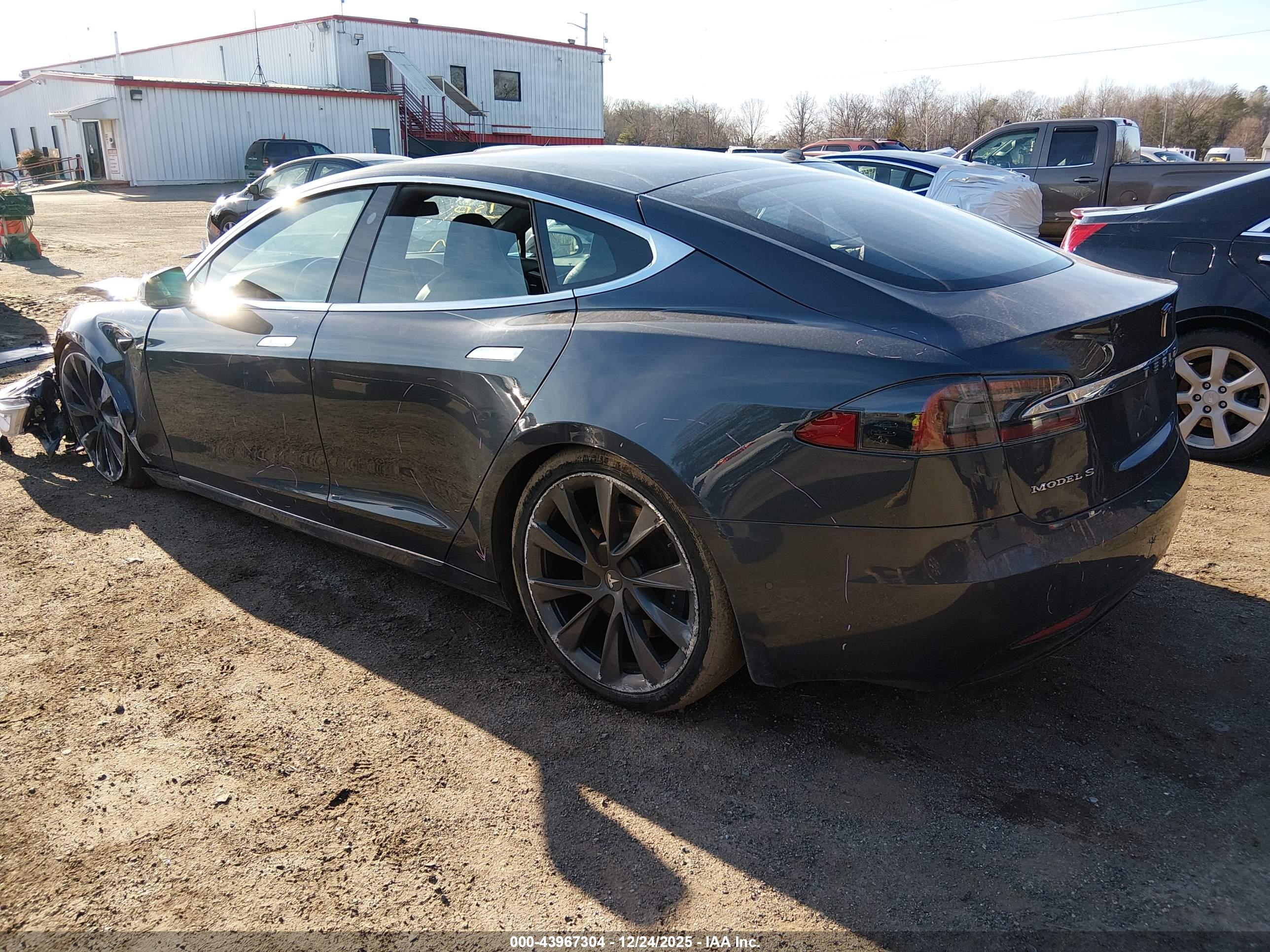 TESLA MODEL image 3