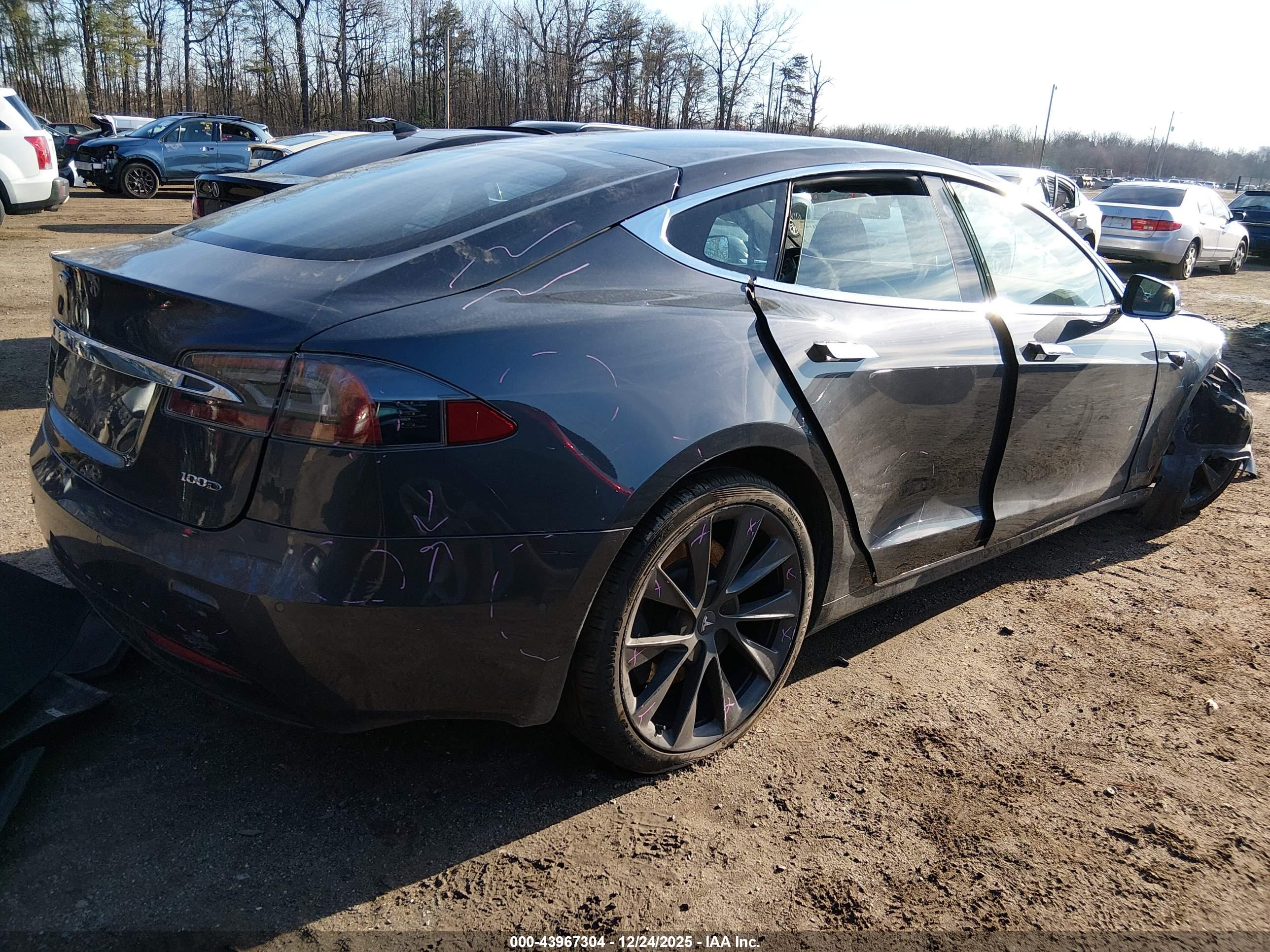 TESLA MODEL image 4