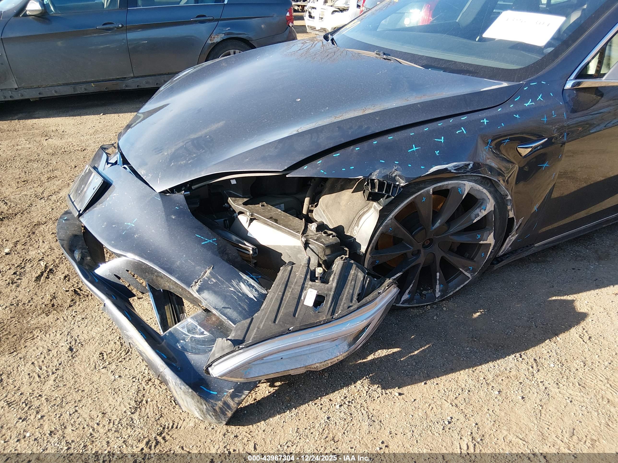 TESLA MODEL image 6