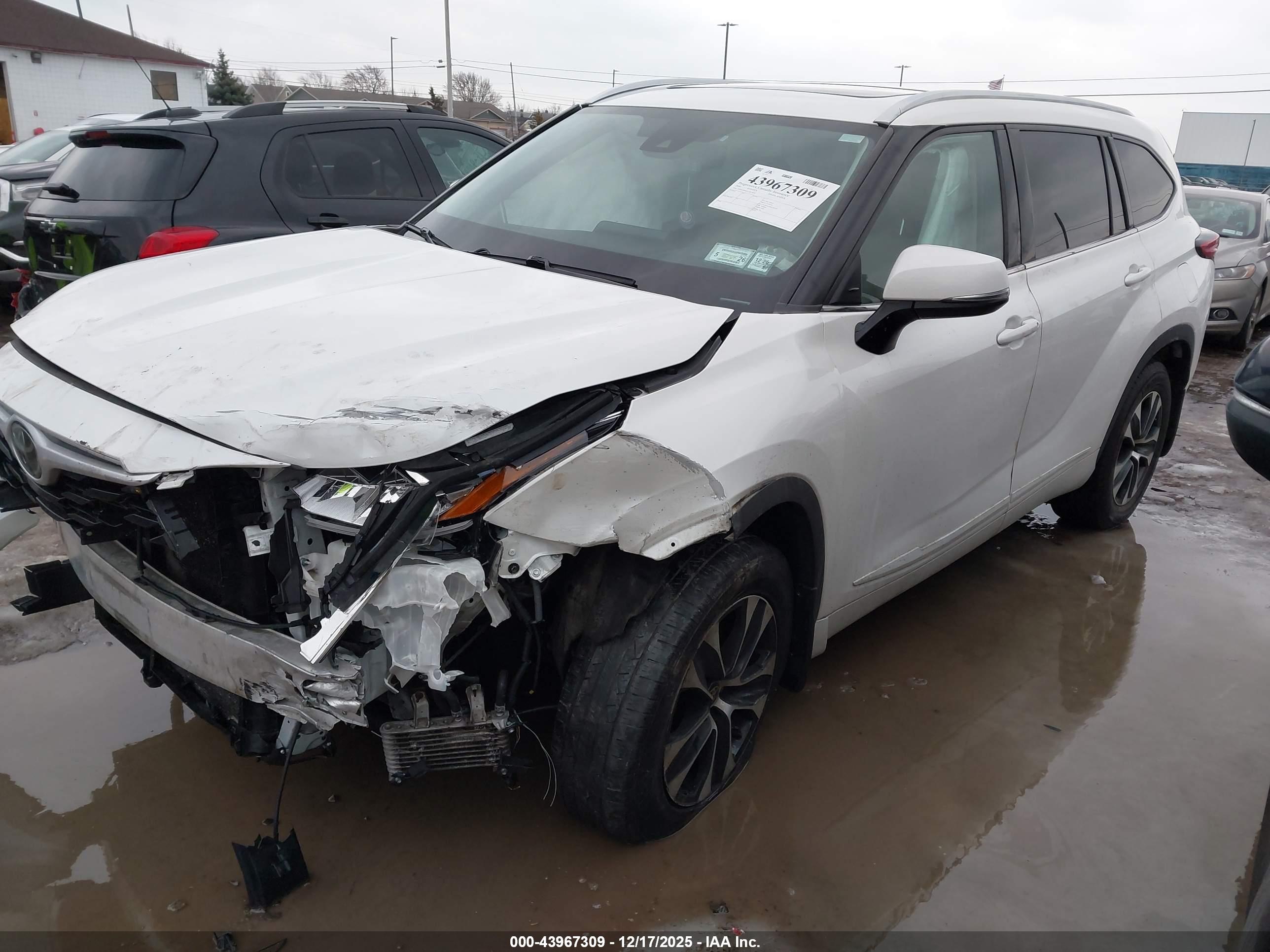 TOYOTA HIGHLANDER image 2