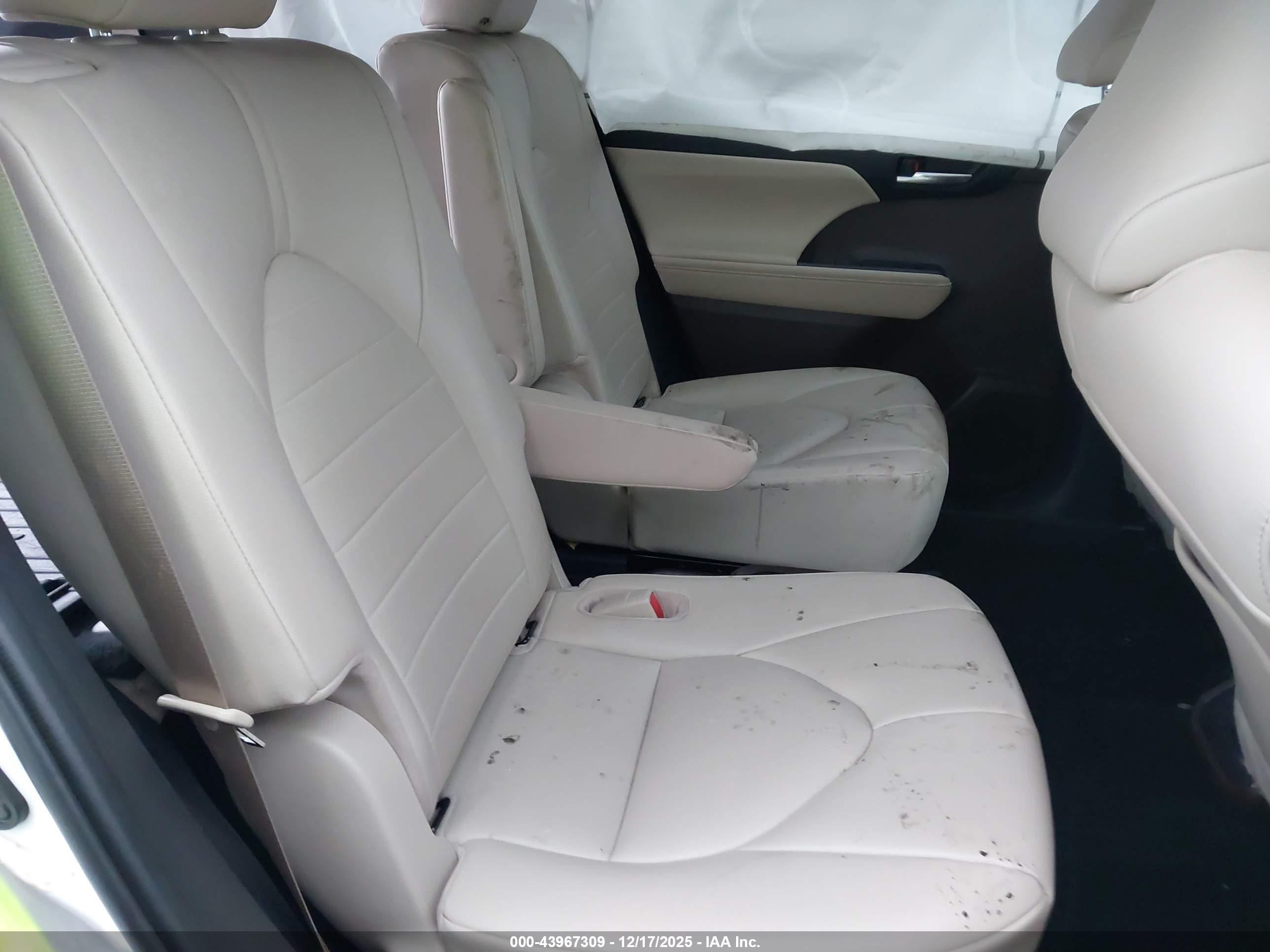 TOYOTA HIGHLANDER image 8
