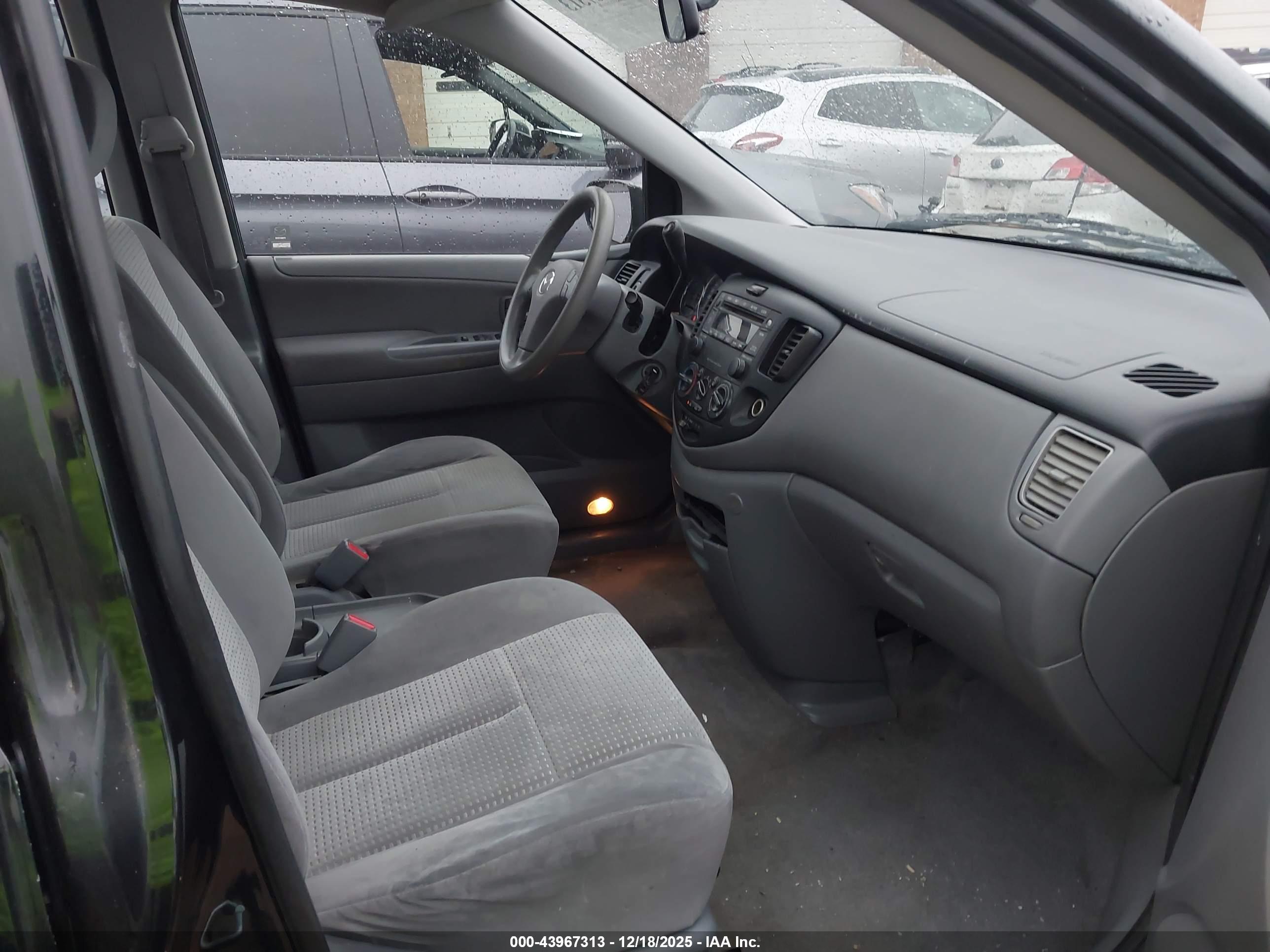 MAZDA MPV image 5