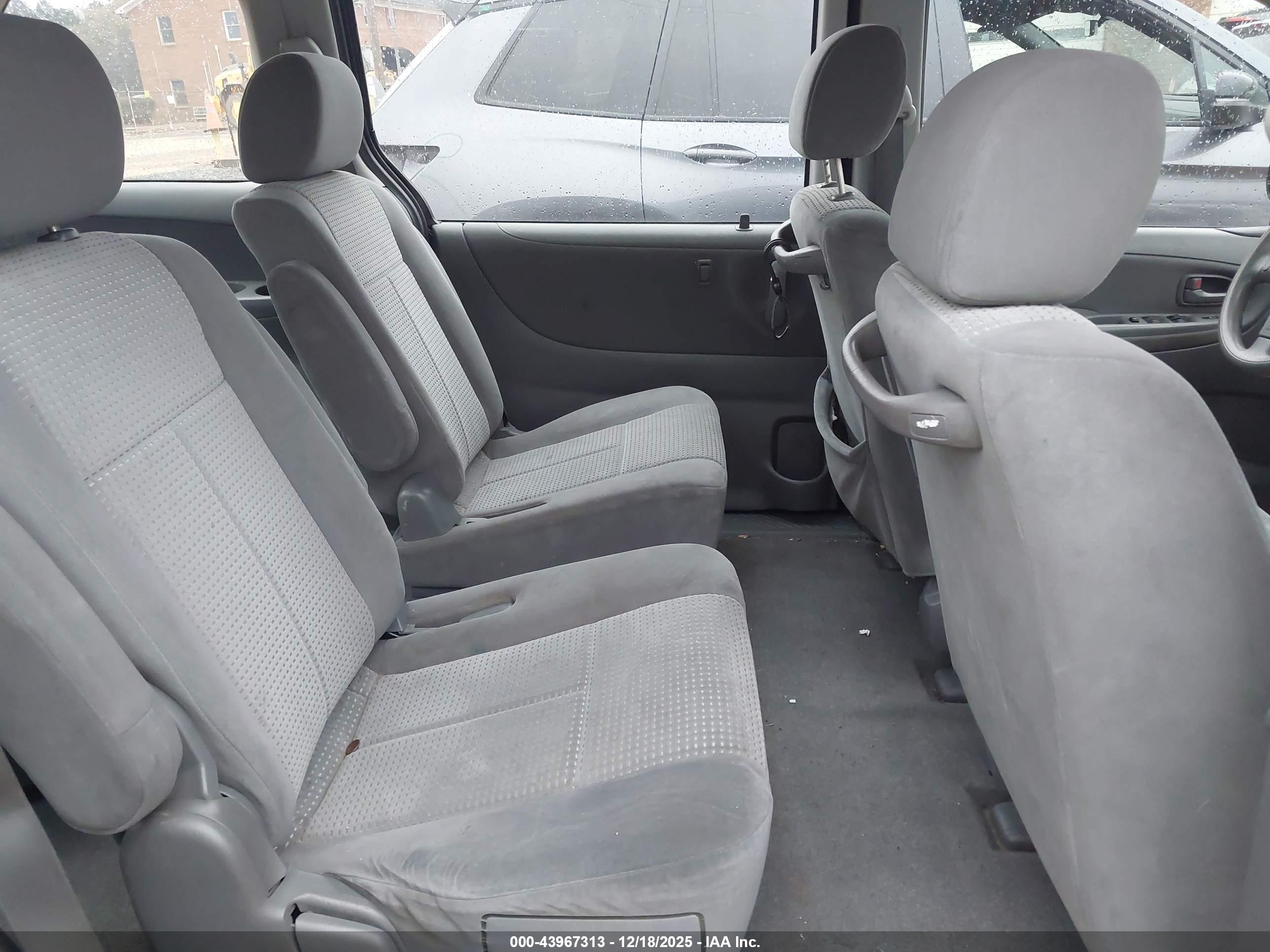 MAZDA MPV image 8