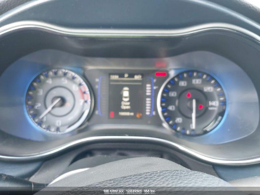 CHRYSLER 200 image 7