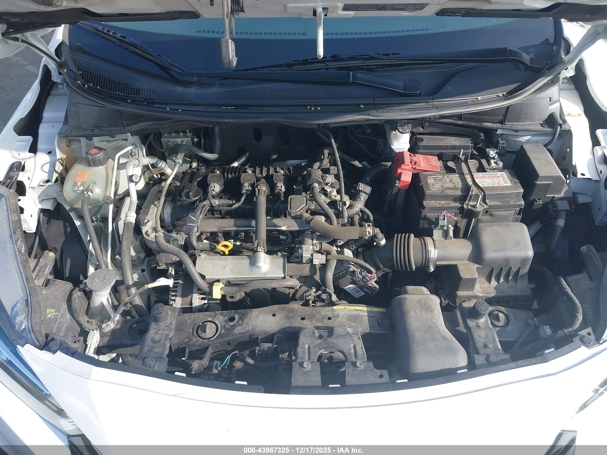 NISSAN VERSA image 10