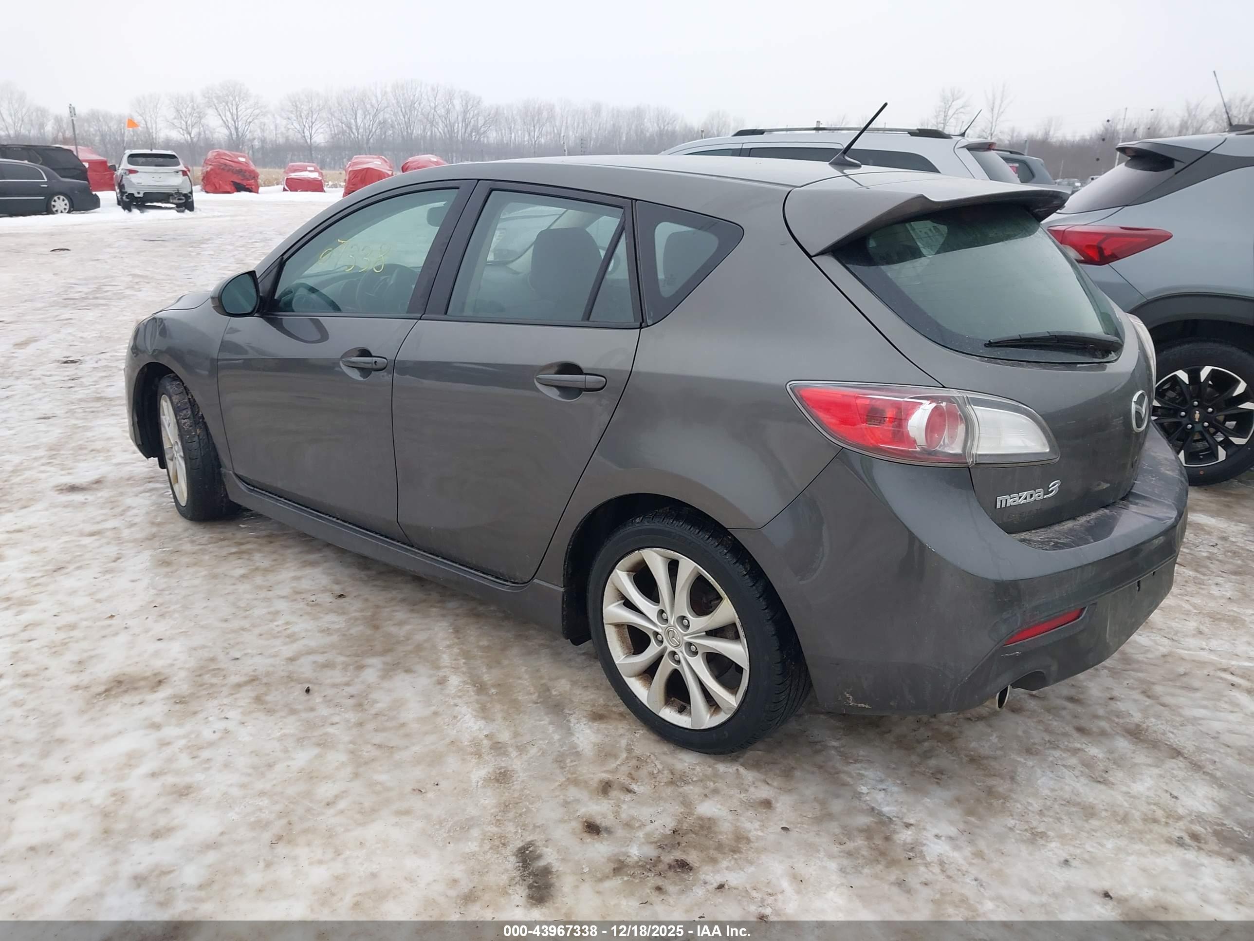 MAZDA MAZDA3 image 3