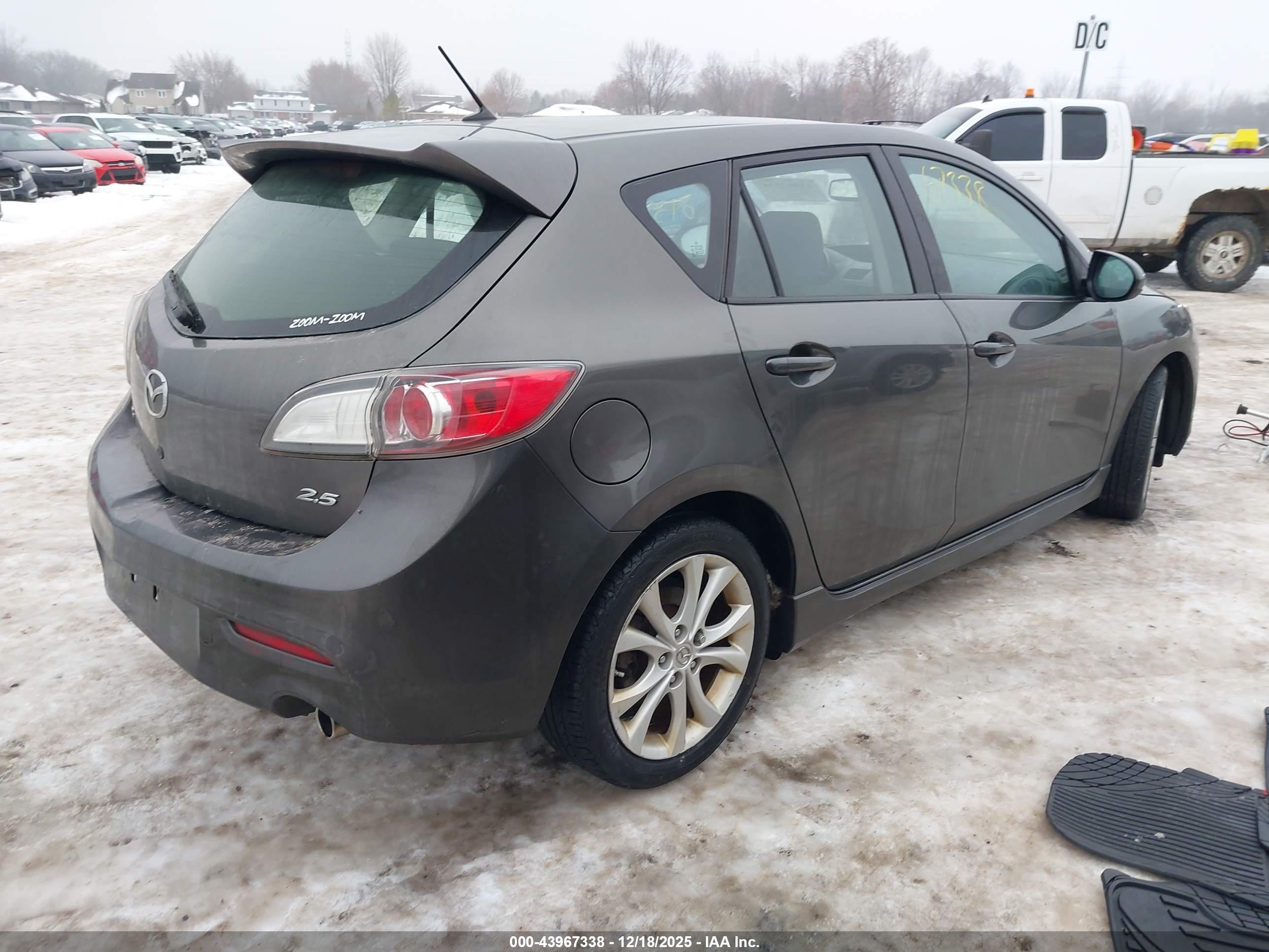 MAZDA MAZDA3 image 4