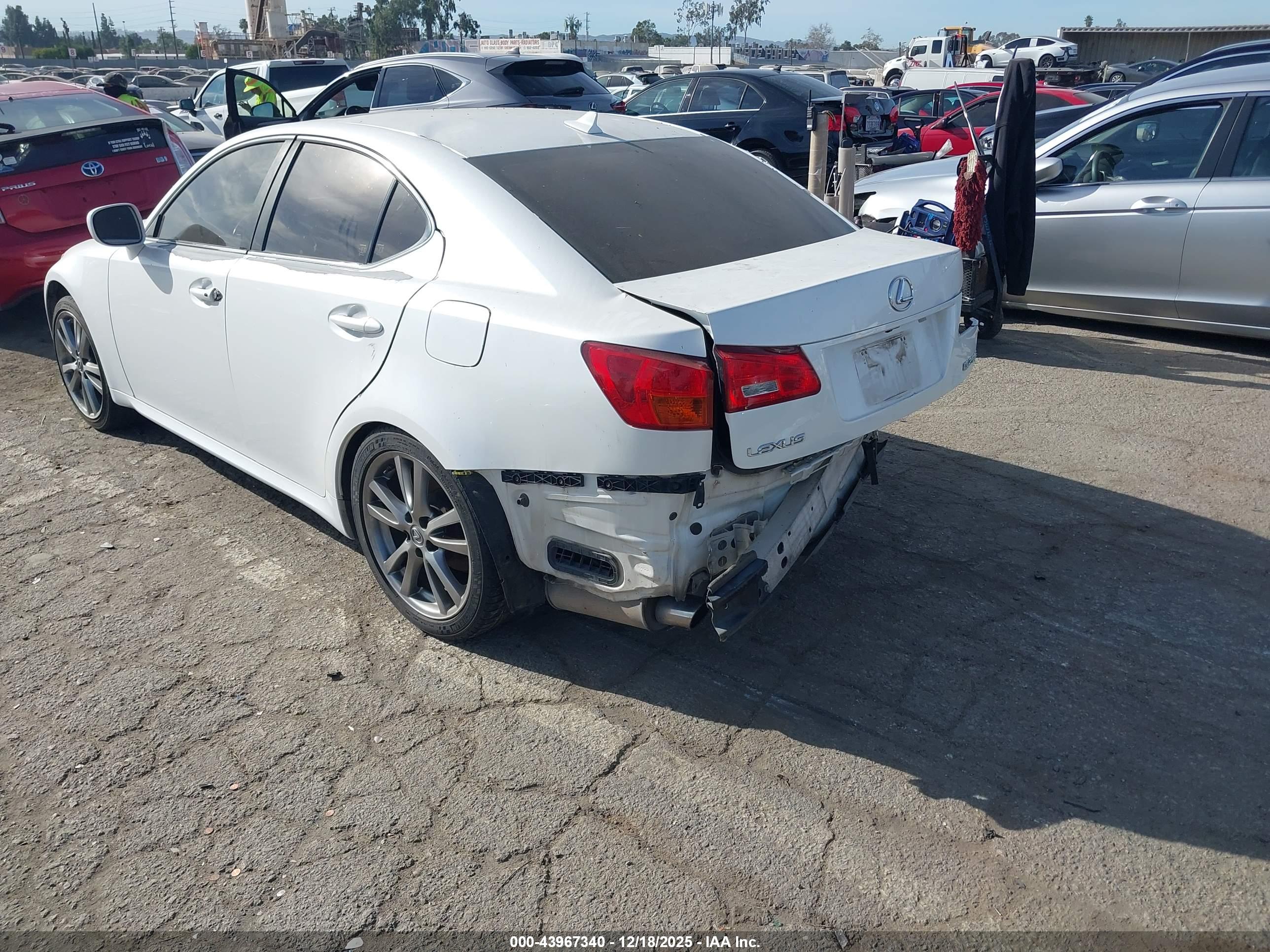 LEXUS IS image 3
