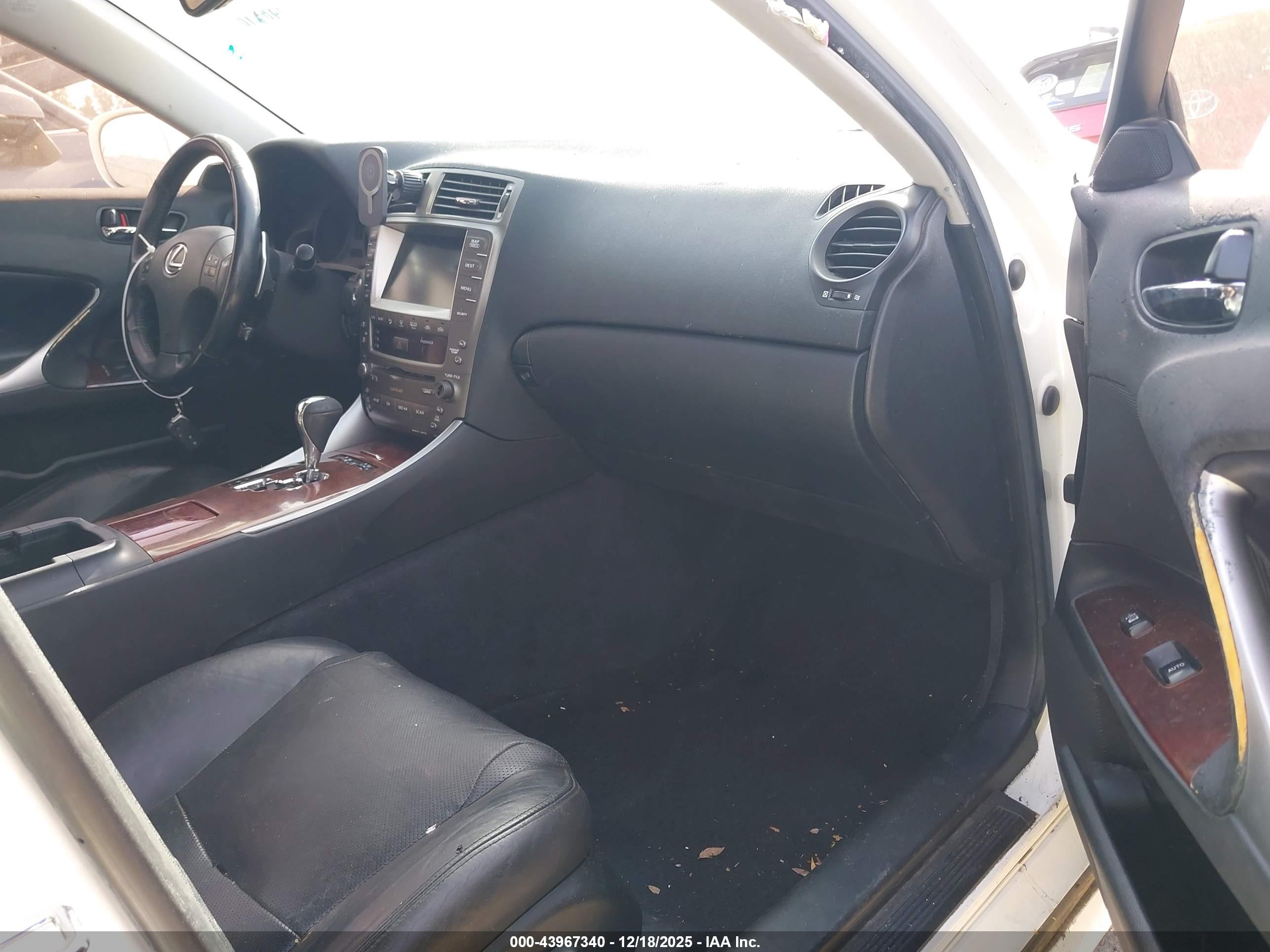 LEXUS IS image 5