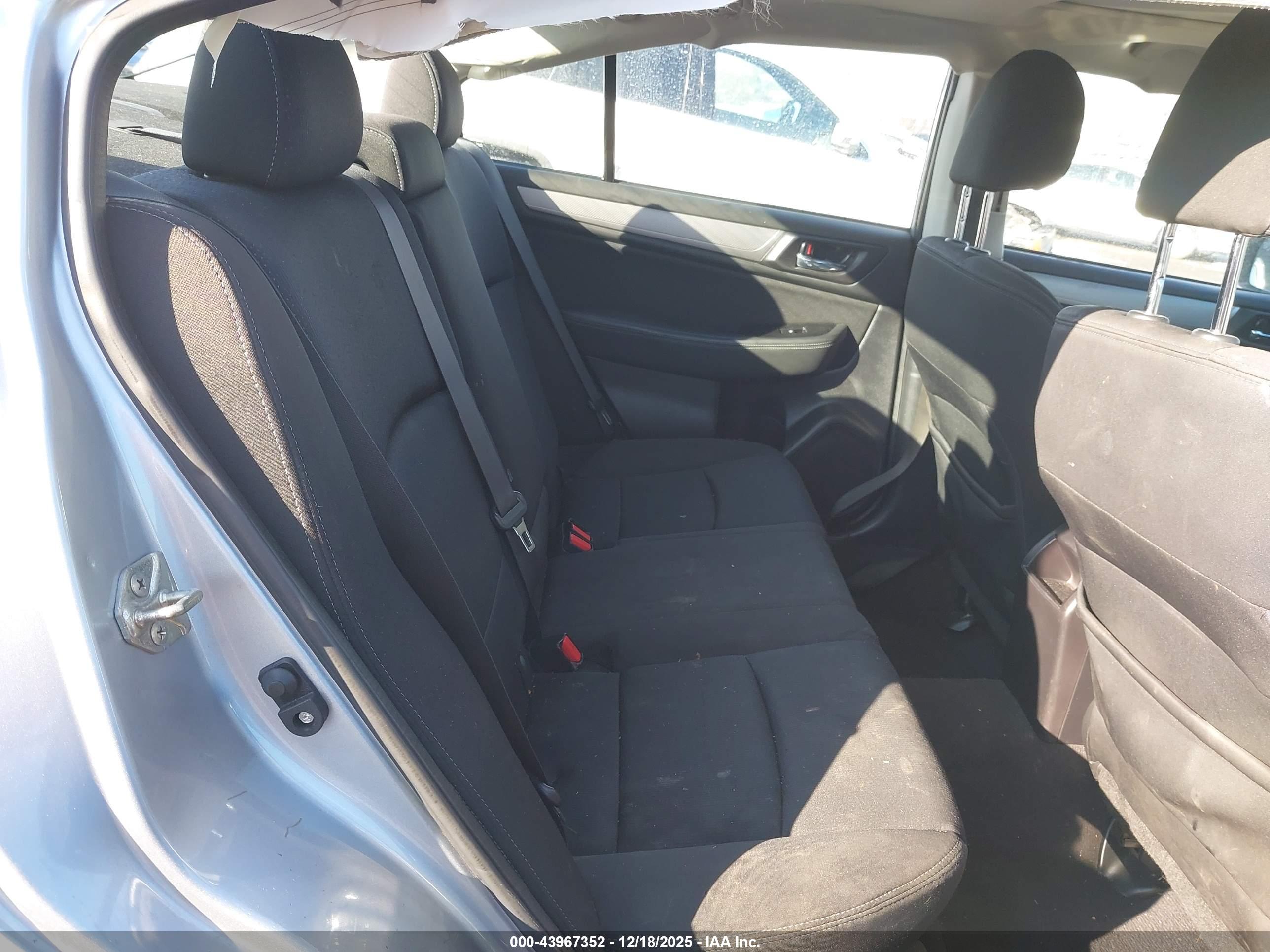 SUBARU LEGACY image 8
