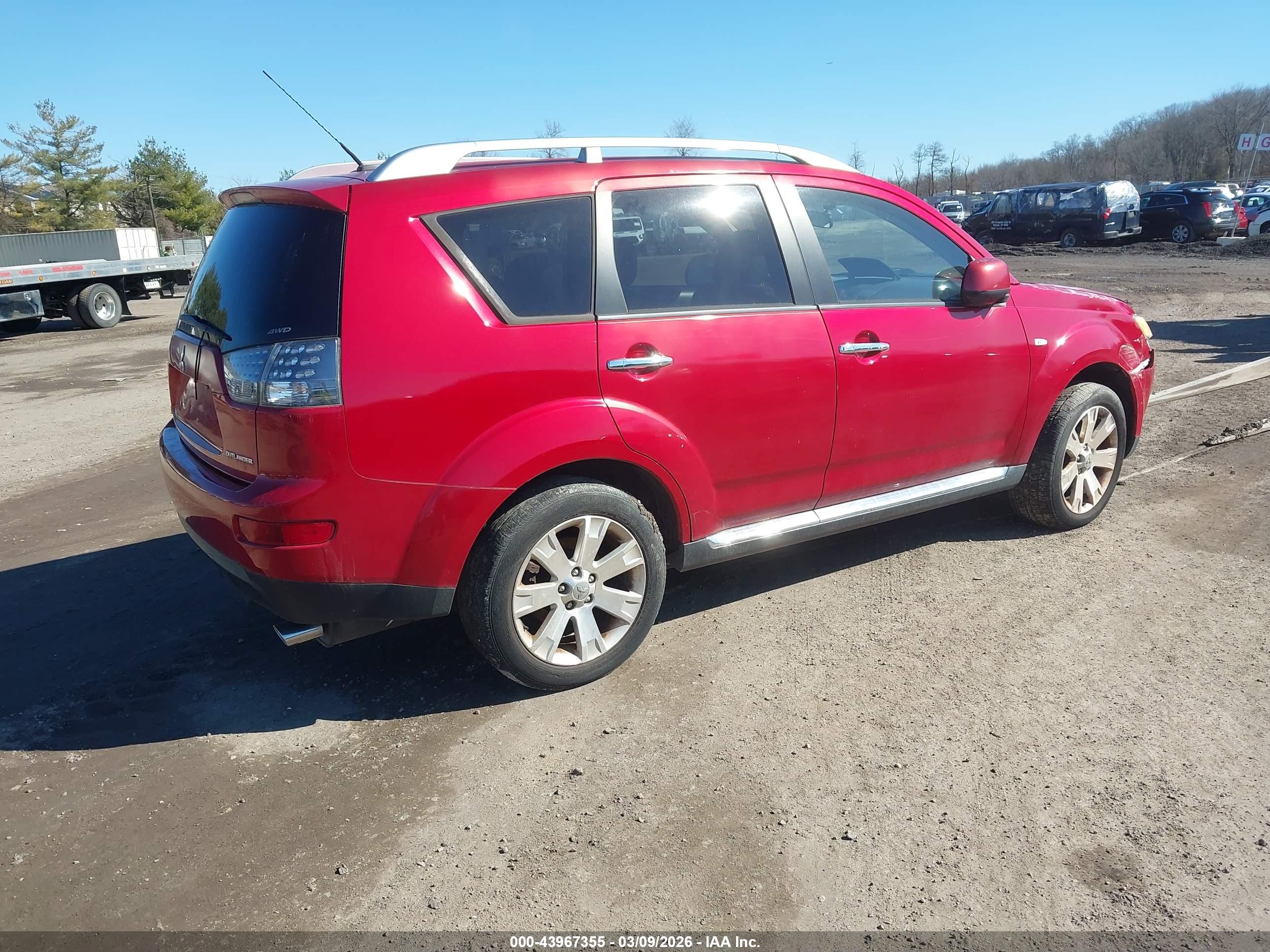 MITSUBISHI OUTLANDER image 4