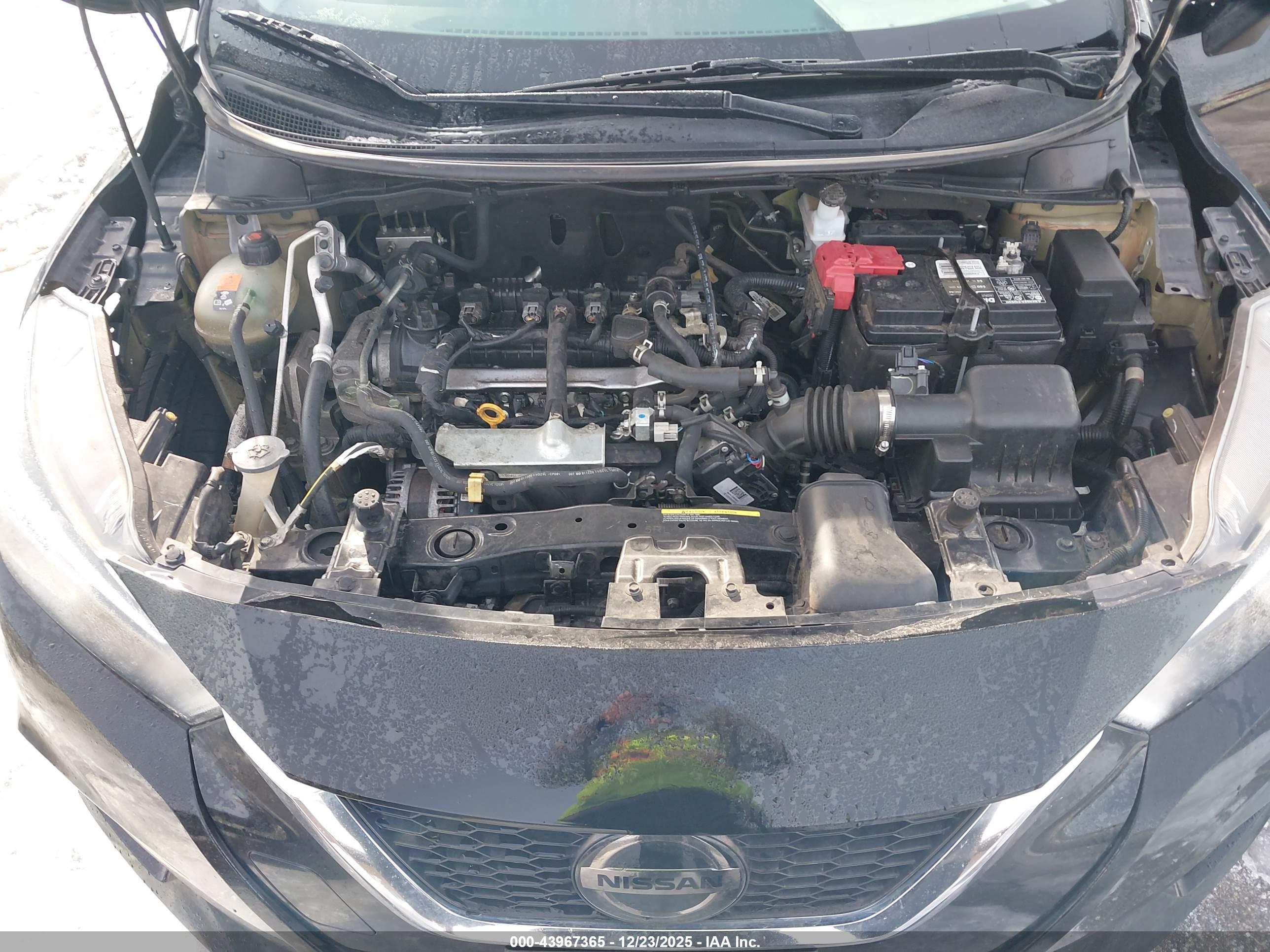 NISSAN VERSA image 10