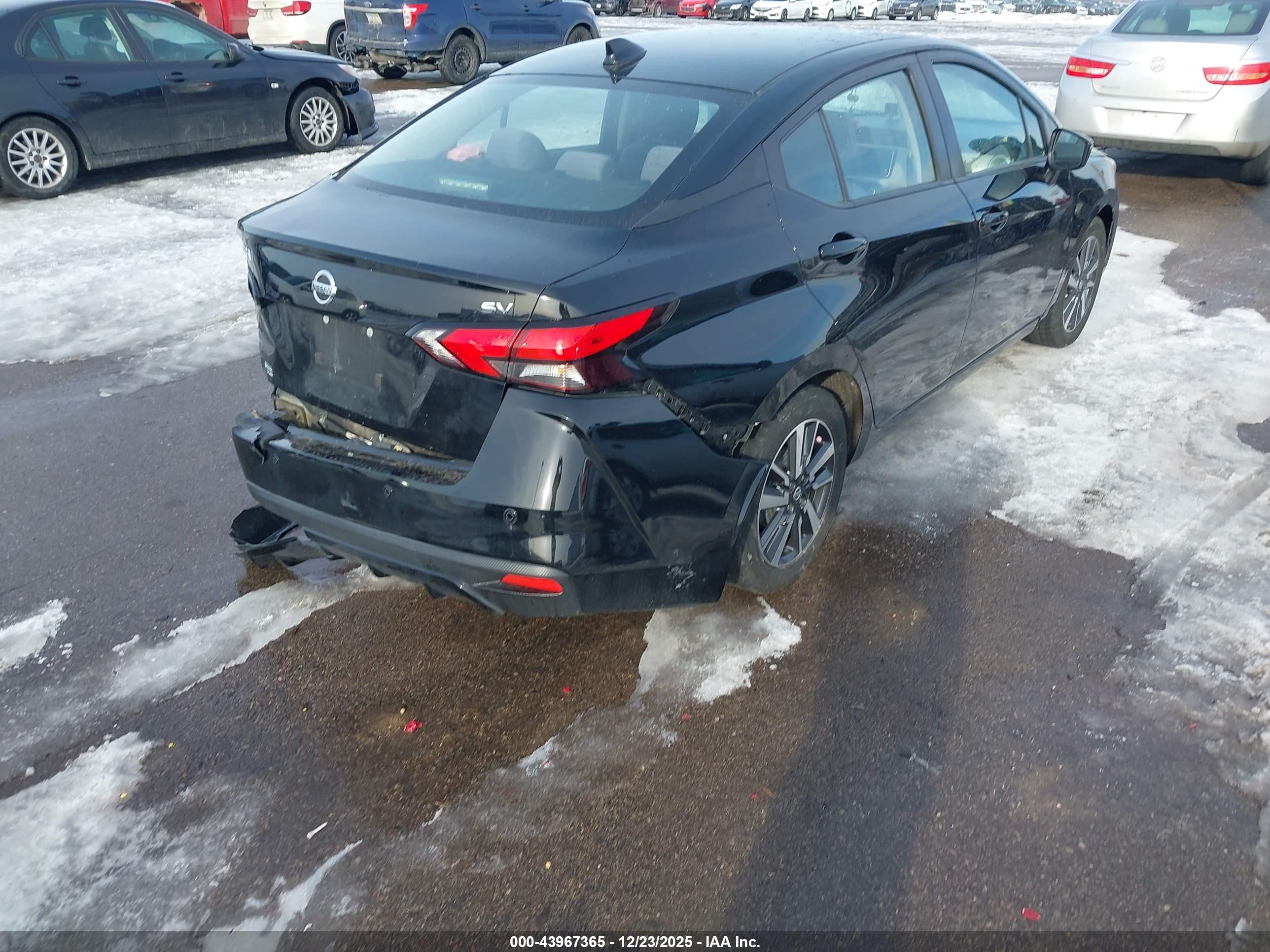 NISSAN VERSA image 4
