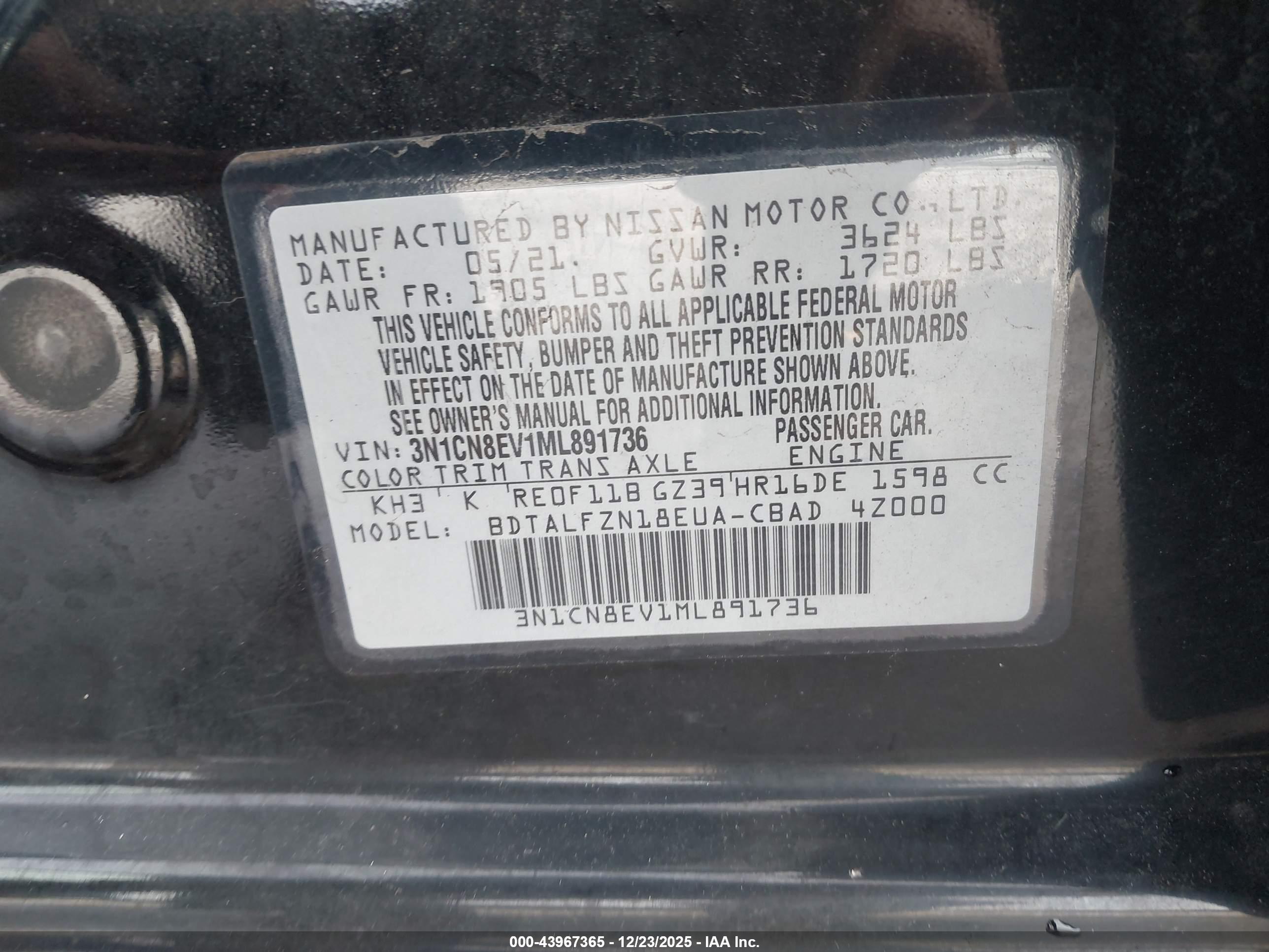 NISSAN VERSA image 9