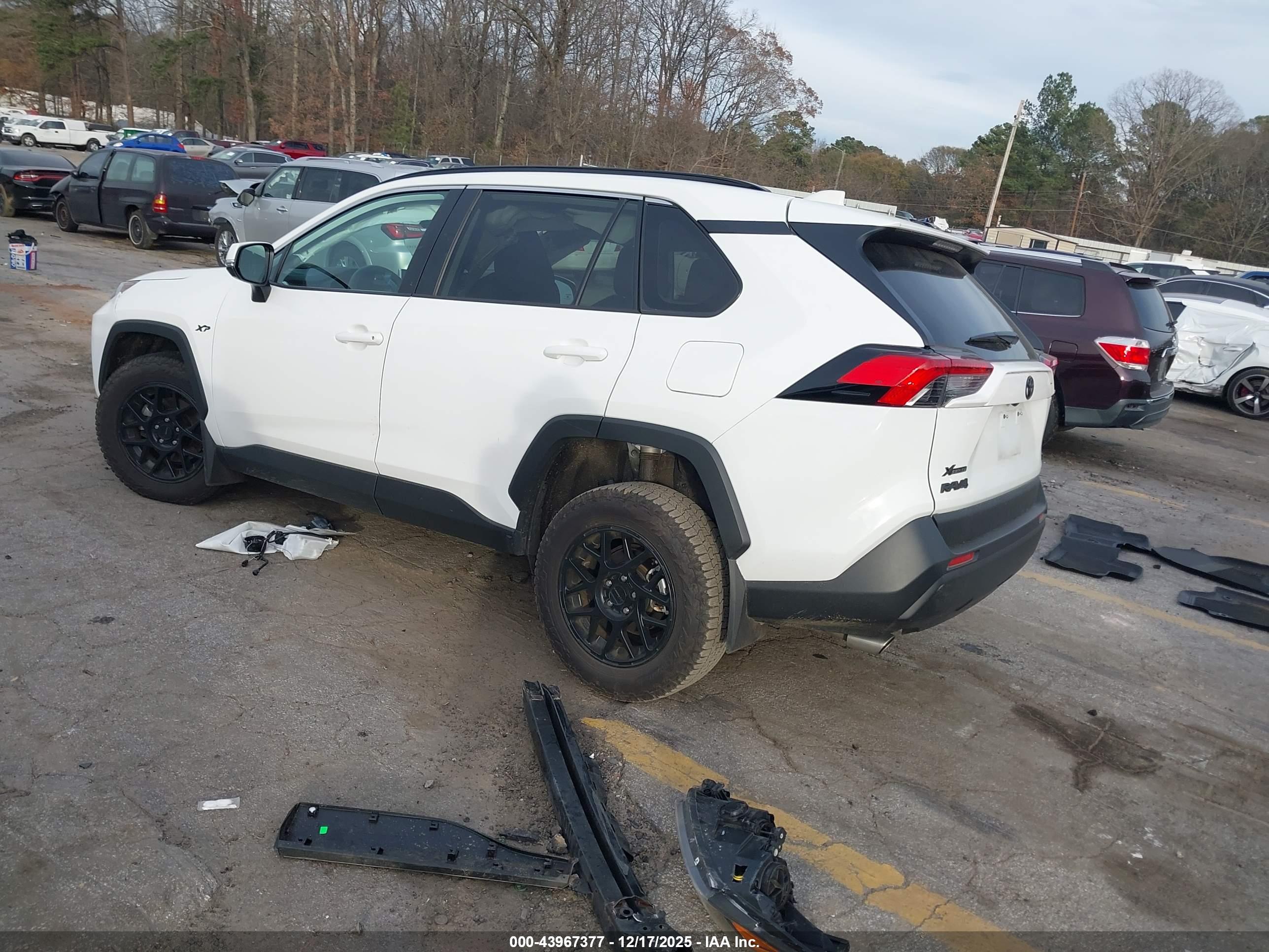 TOYOTA RAV4 image 3