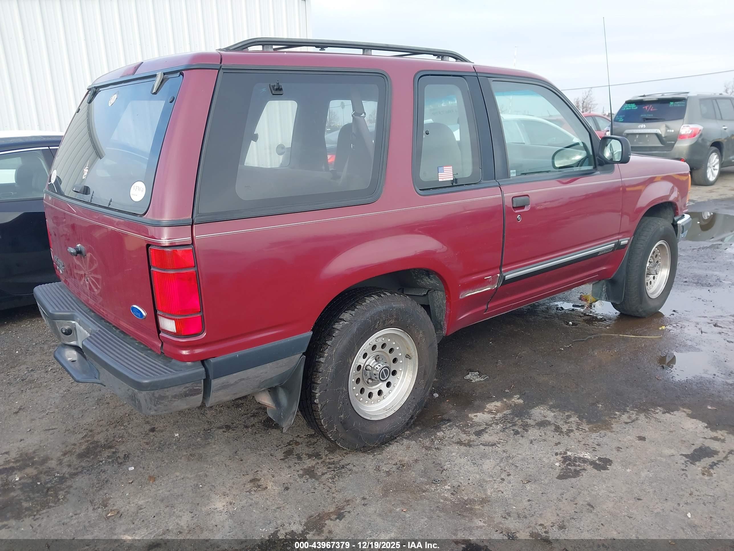FORD EXPLORER image 4