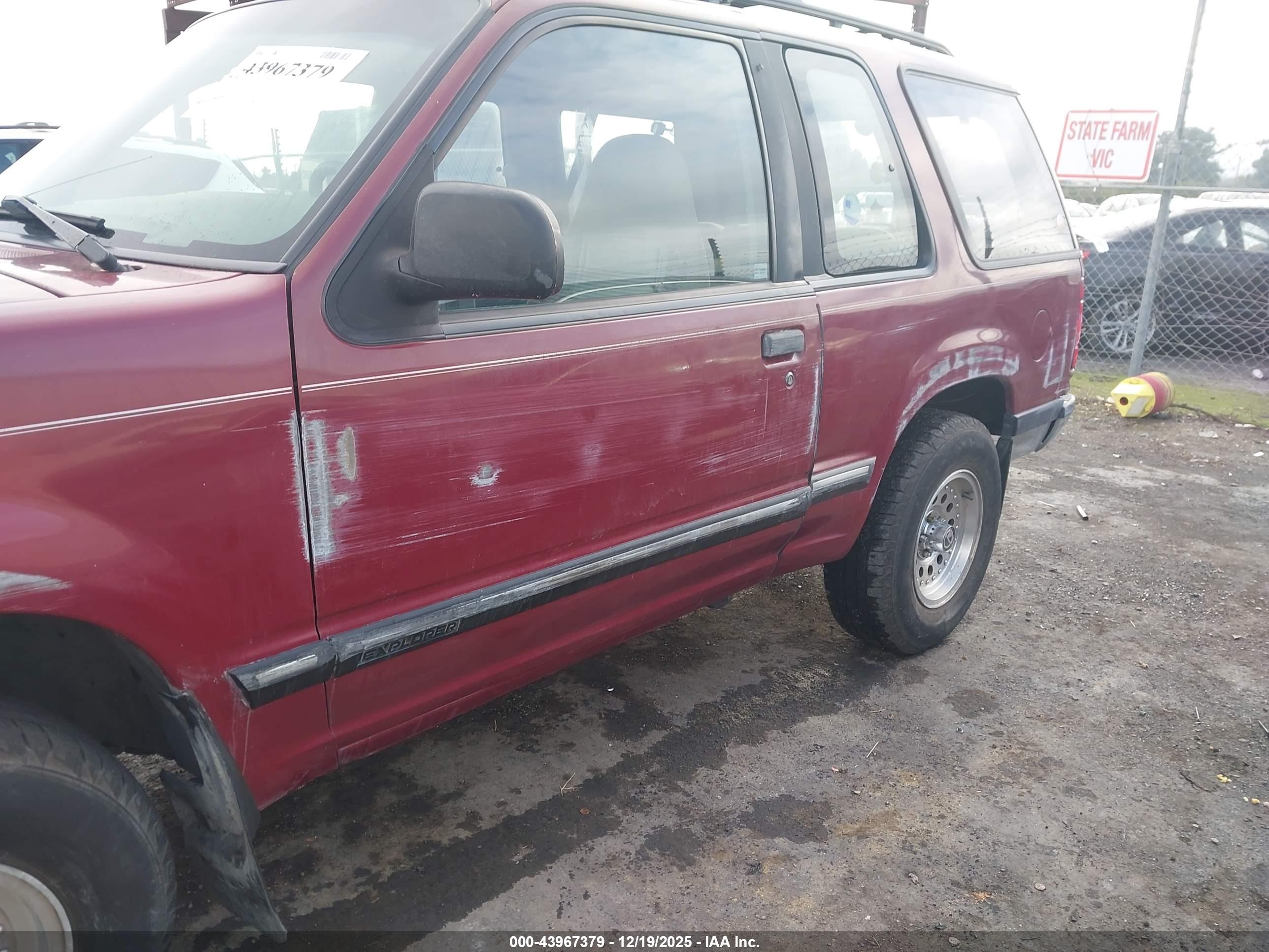 FORD EXPLORER image 6