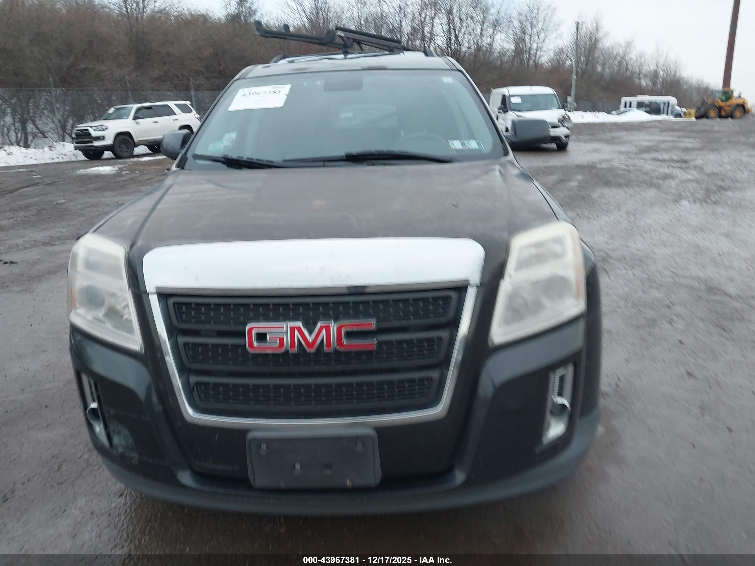 GMC TERRAIN image 6