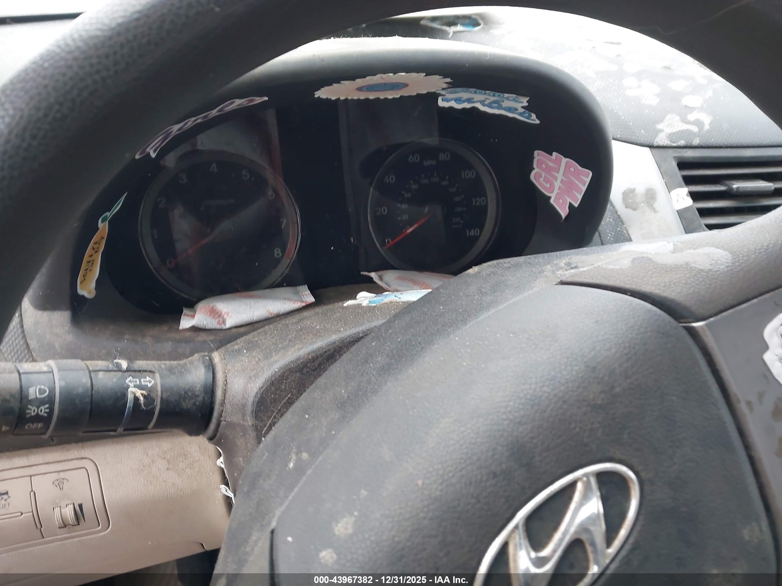 HYUNDAI ACCENT image 7
