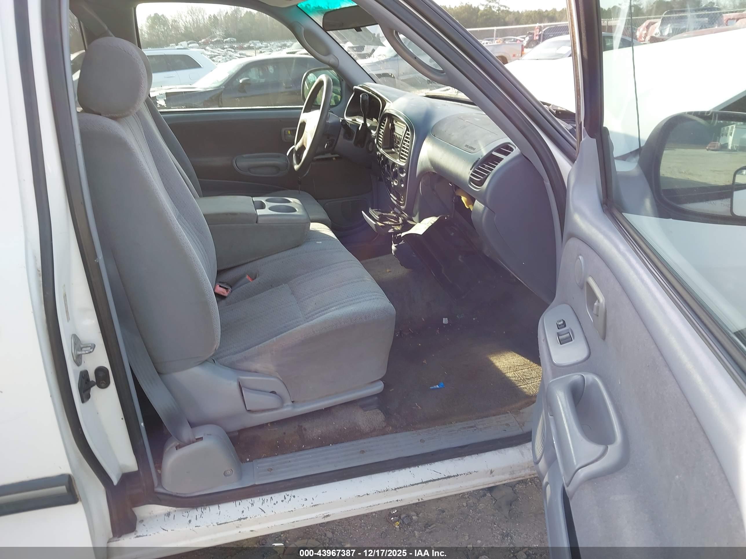 TOYOTA TUNDRA image 5