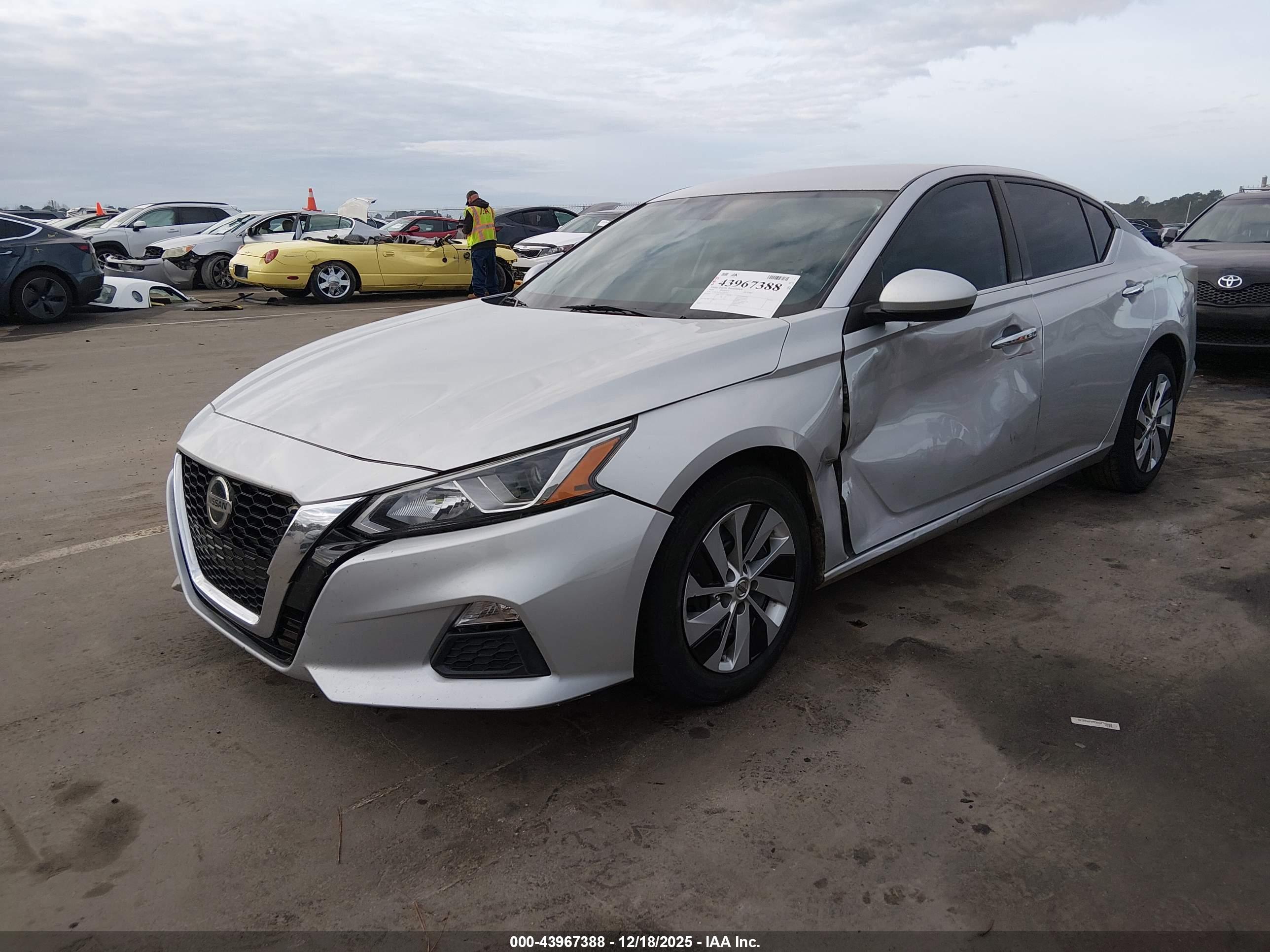NISSAN ALTIMA image 2